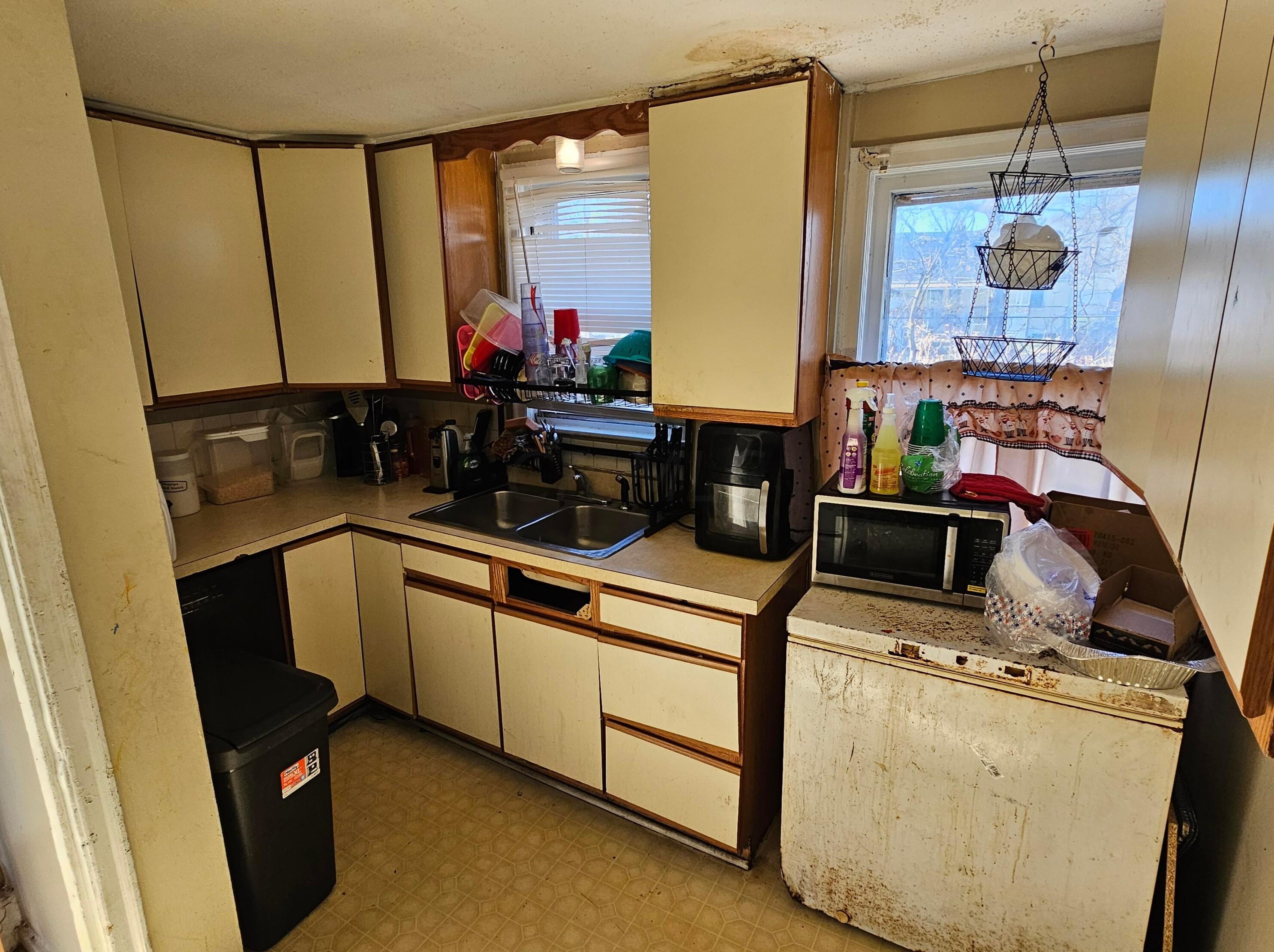 2453 Delbert Rd, Columbus OH  43211-1882 exterior