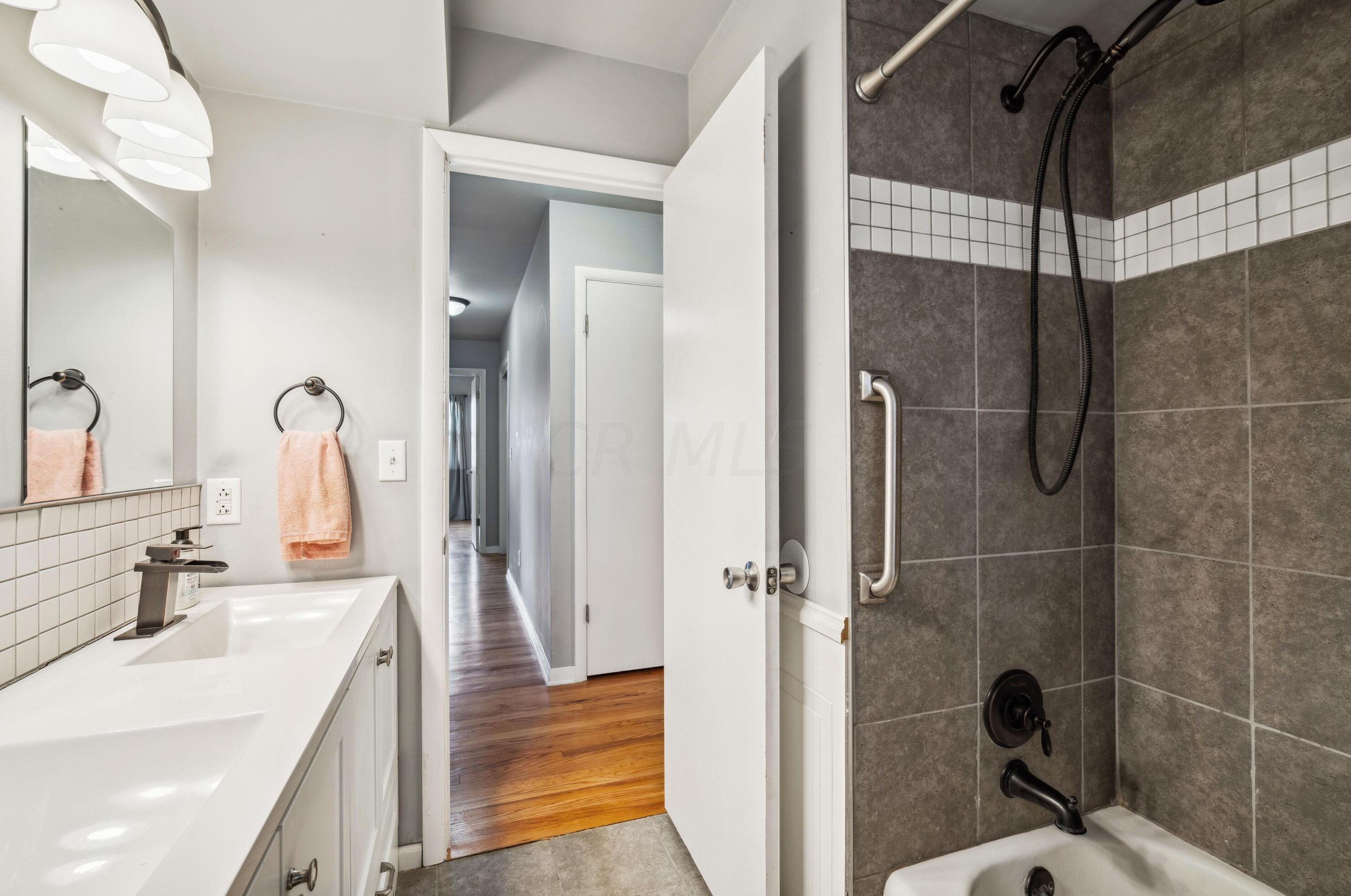 2319 Bellevue Ave, Columbus OH 43207-2504 exterior