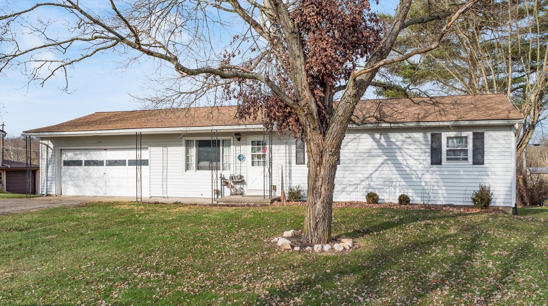 325 Mohican Dr, Crooksville OH  43731-9729 exterior