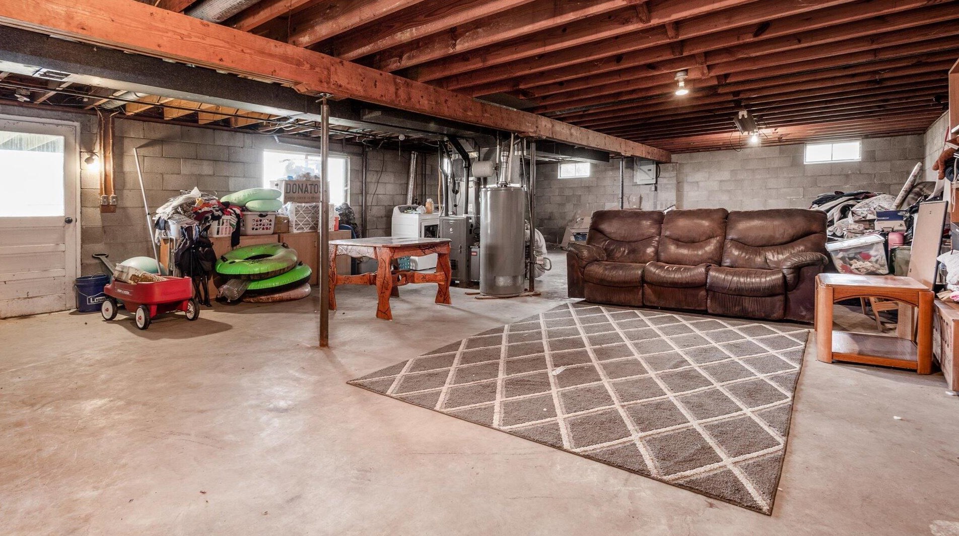 325 Mohican Dr, Crooksville OH  43731-9729 exterior