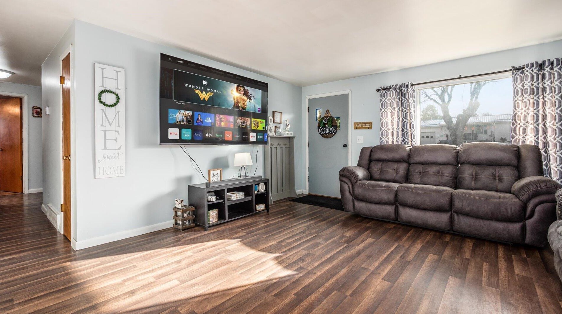 325 Mohican Dr, Crooksville OH  43731-9729 exterior