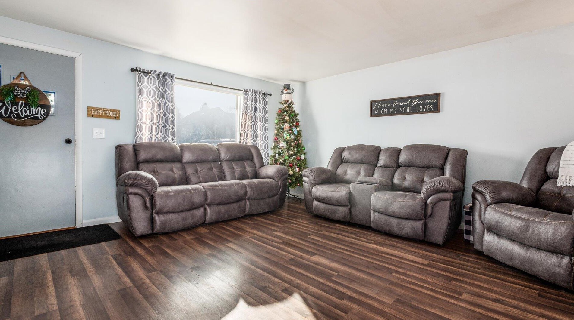 325 Mohican Dr, Crooksville OH  43731-9729 exterior