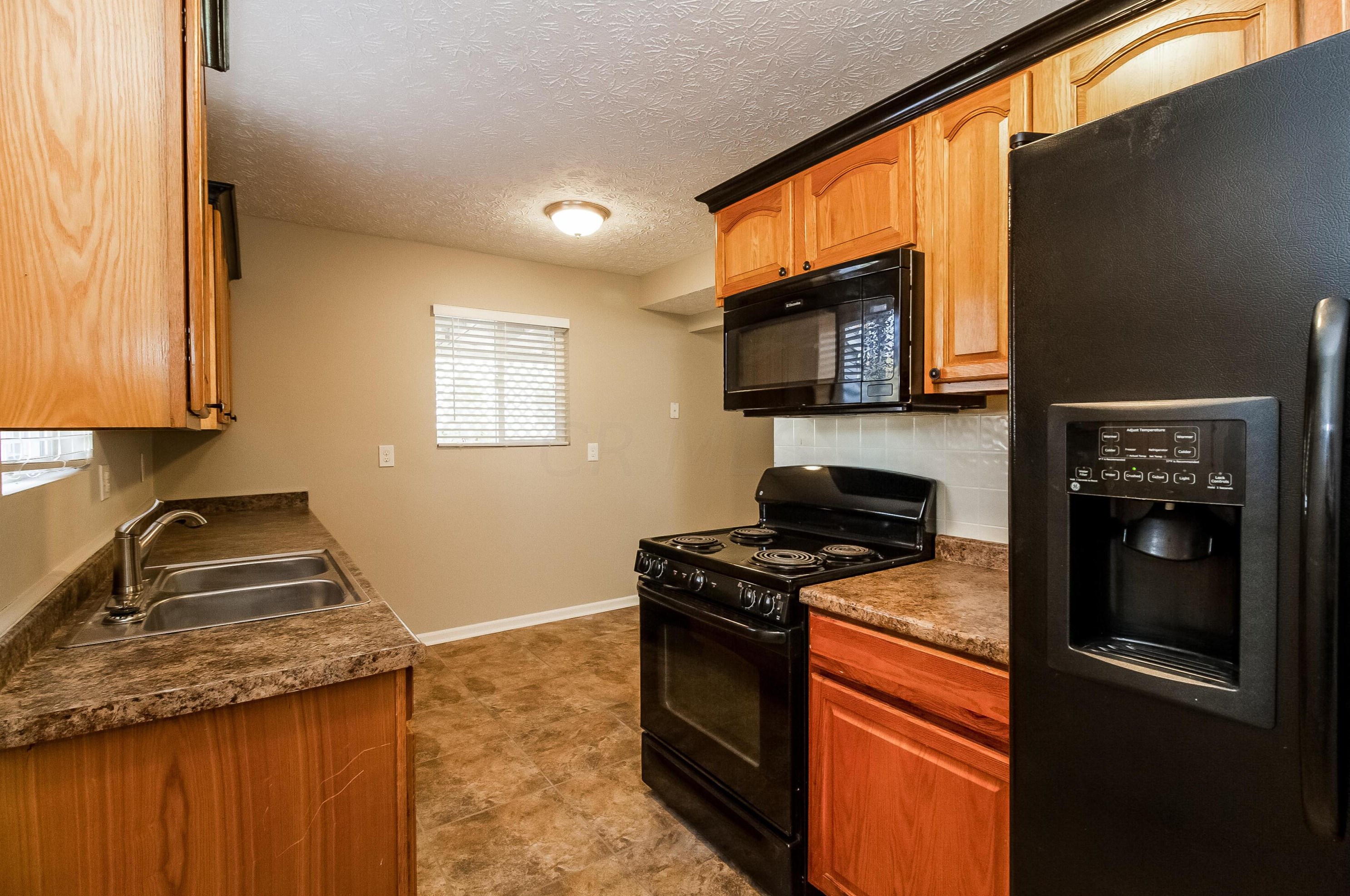 5080 Dimson Dr, Columbus OH  43213-2412 exterior