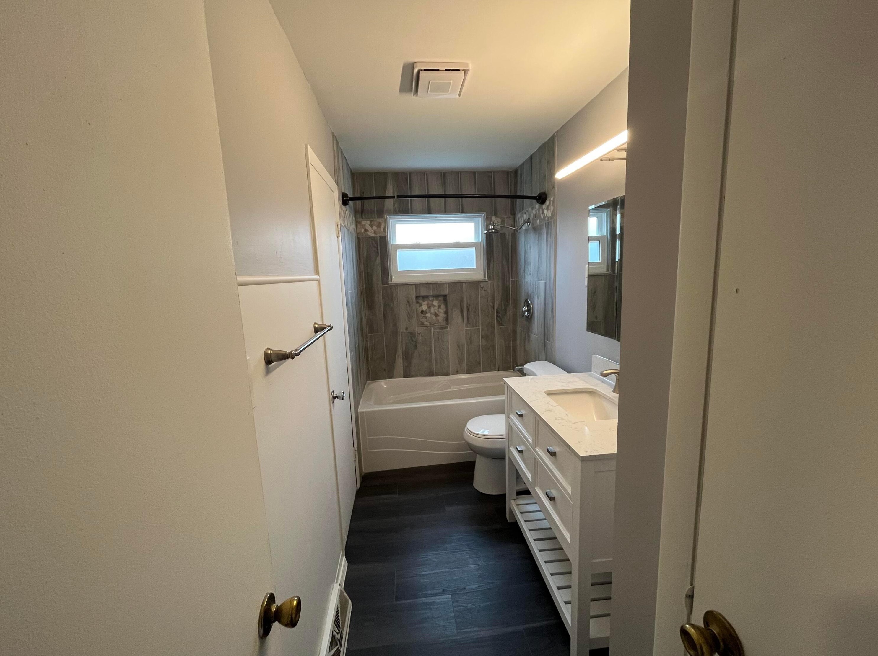 3810 Noe Bixby Rd, Columbus OH  43232-6163 exterior