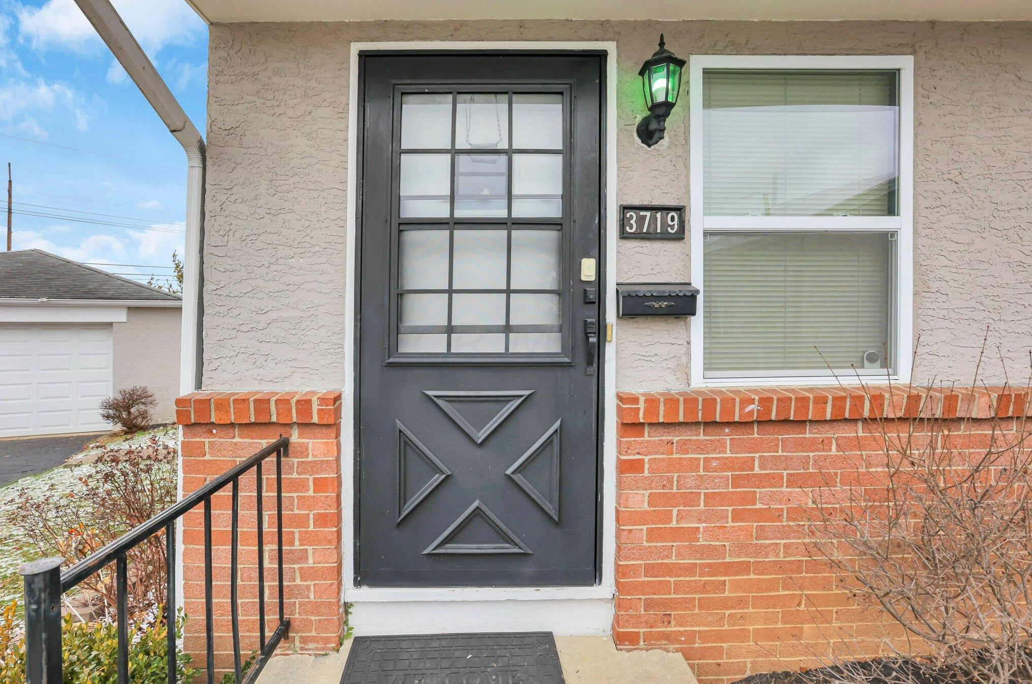 3721 Mccarley Dr, Columbus OH  43228-3134 exterior