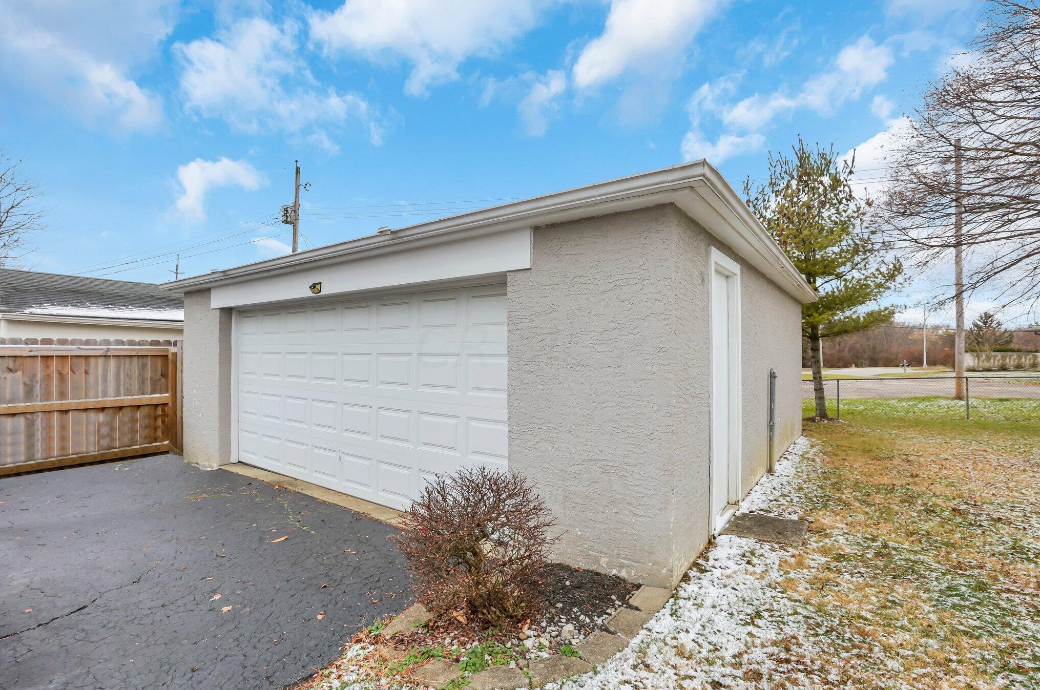 3719 Mccarley Dr, Columbus OH 43228-3134 exterior