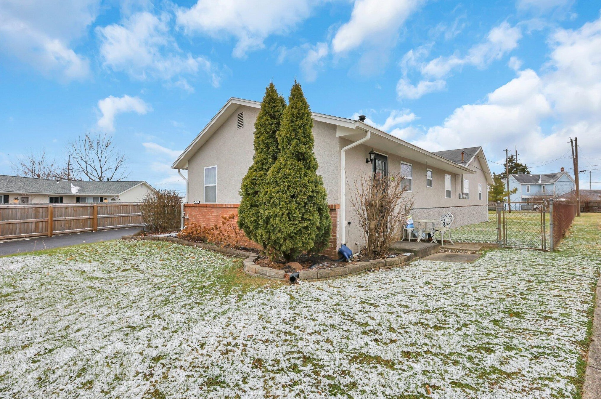 3719 Mccarley Dr, Columbus OH 43228-3134 exterior