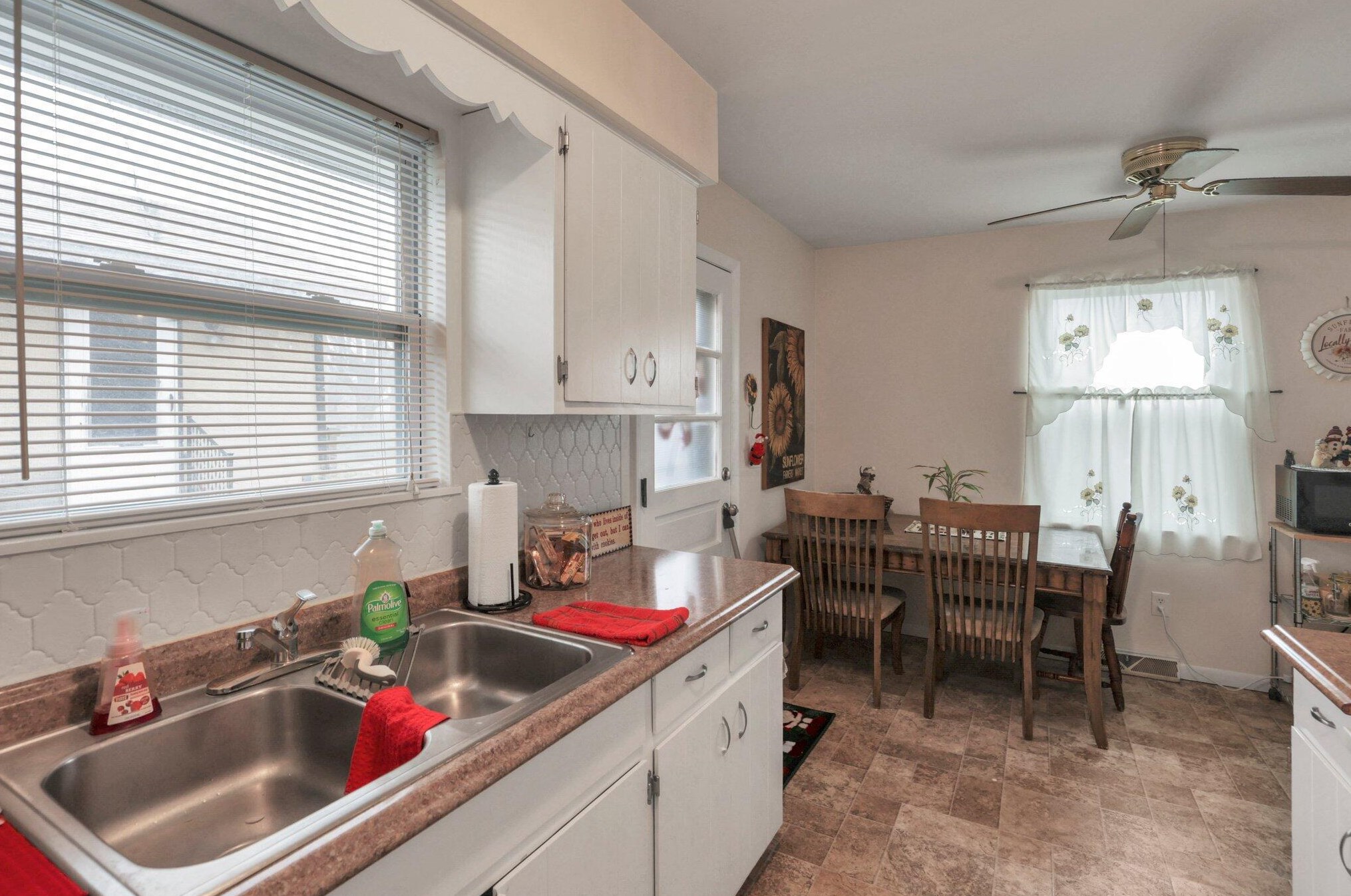 3719 Mccarley Dr, Columbus OH 43228-3134 exterior