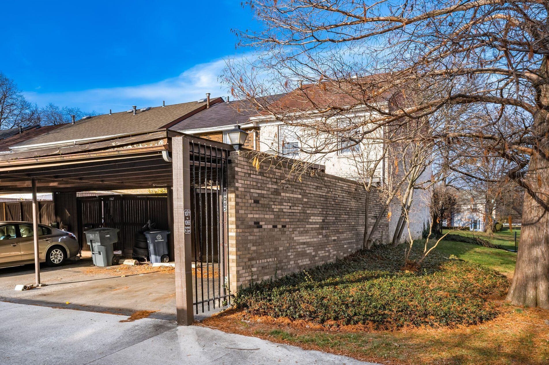 1065 Hardesty Pl, Columbus OH  43204-2849 exterior