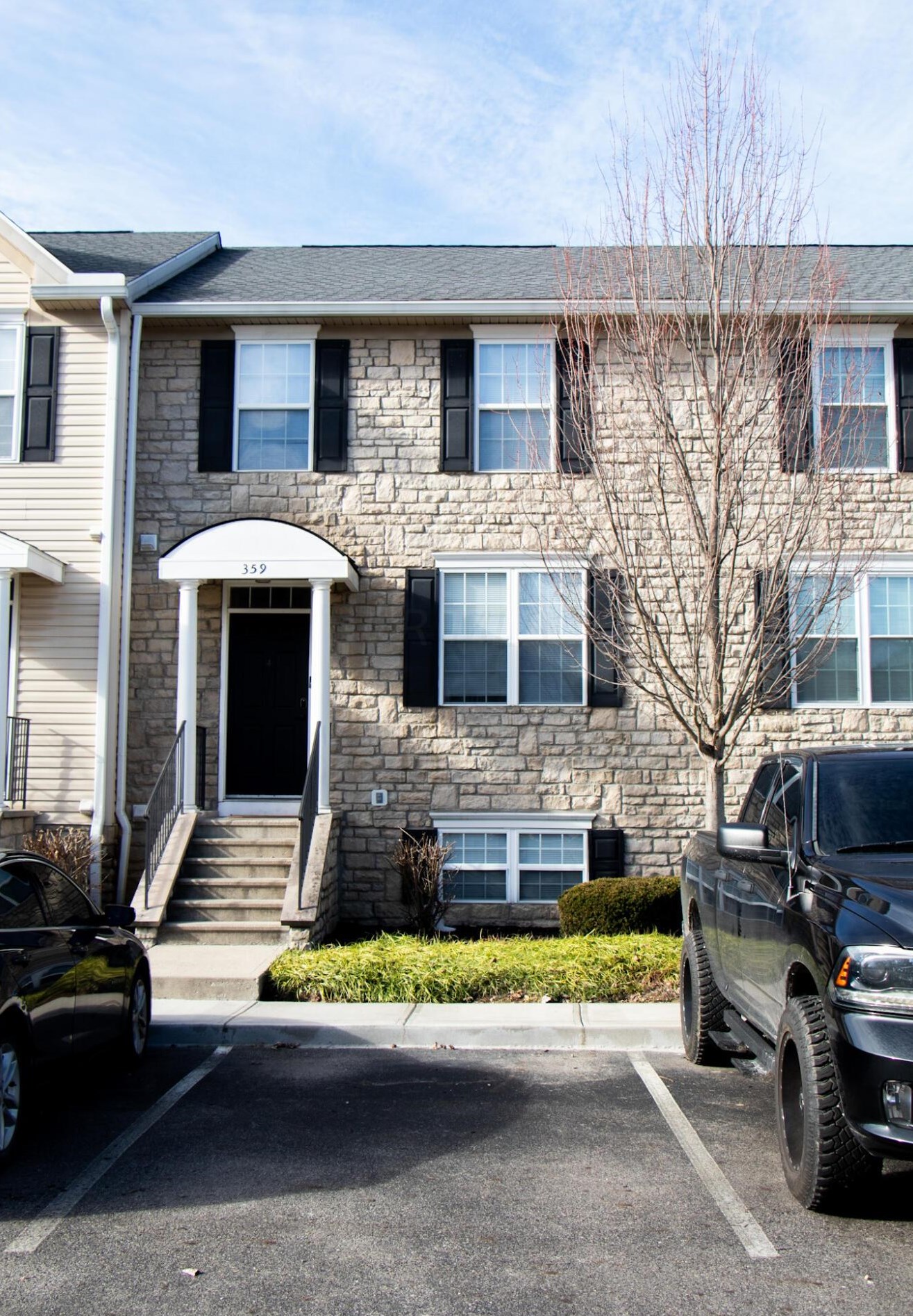 359 Oxford Oak Dr, Blacklick, OH 43004