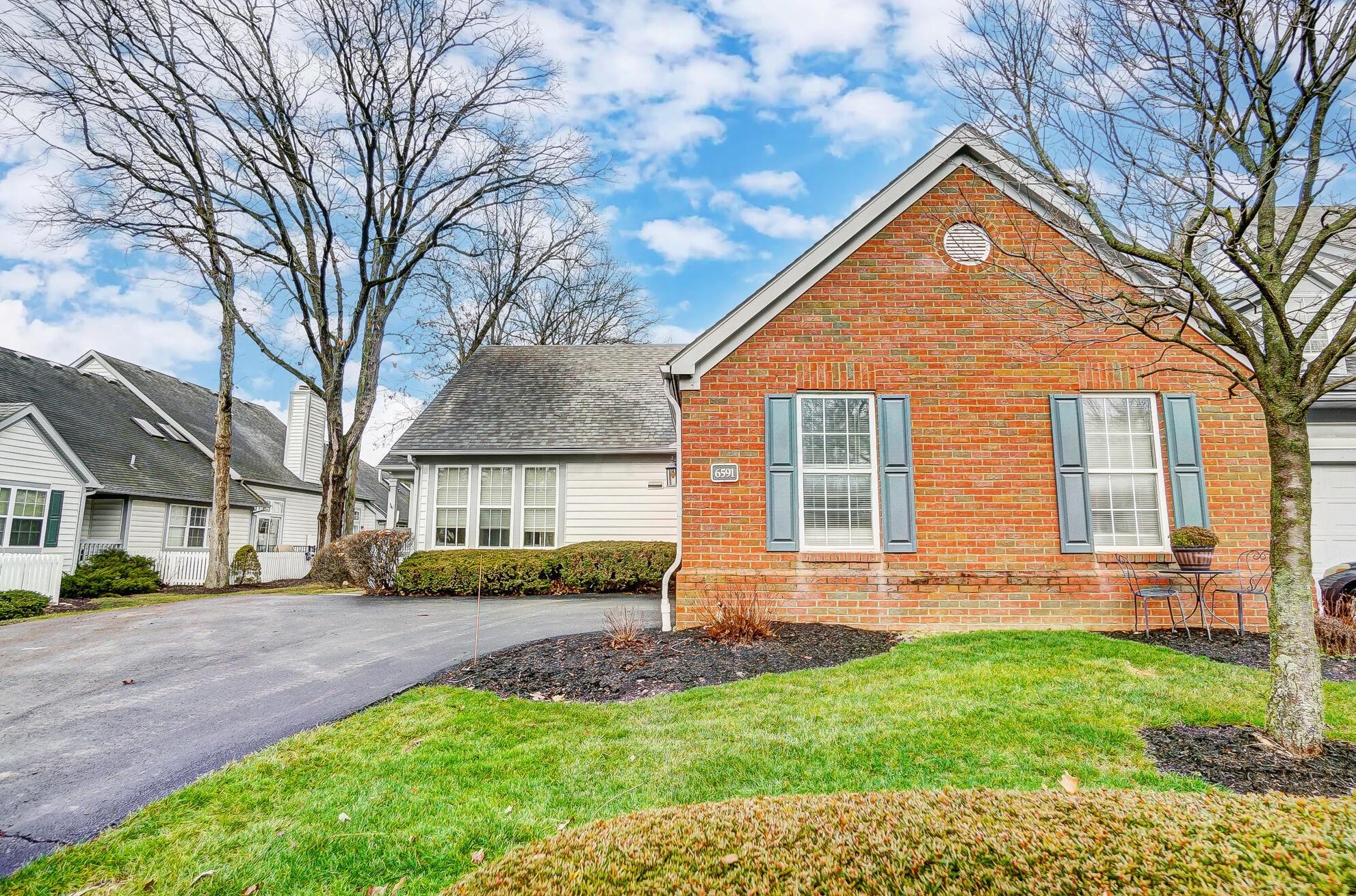 6591 Upper Lake Cir, Westerville, OH 43082-8127