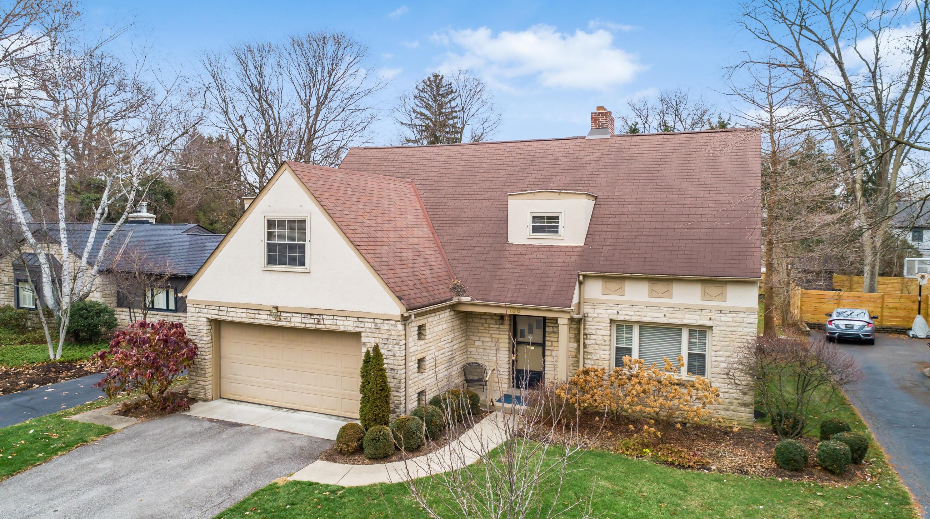 136 Roosevelt Ave, Columbus, OH 43209-1558