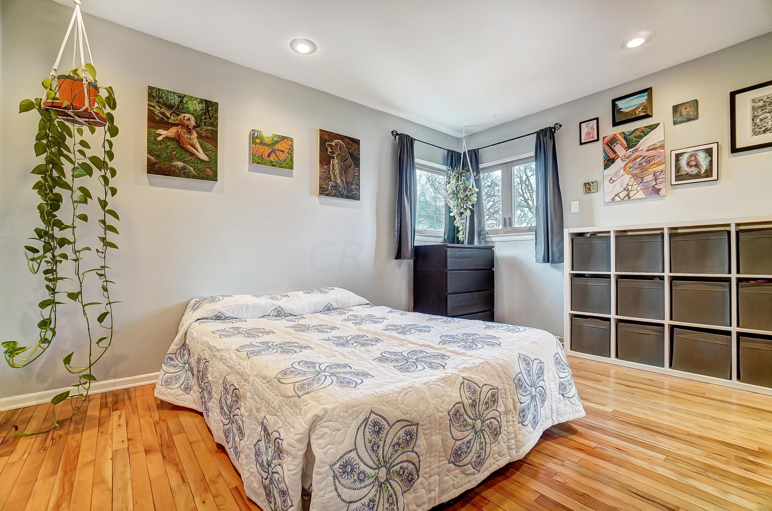 722 Harley Dr, Columbus OH 43202-1807 exterior