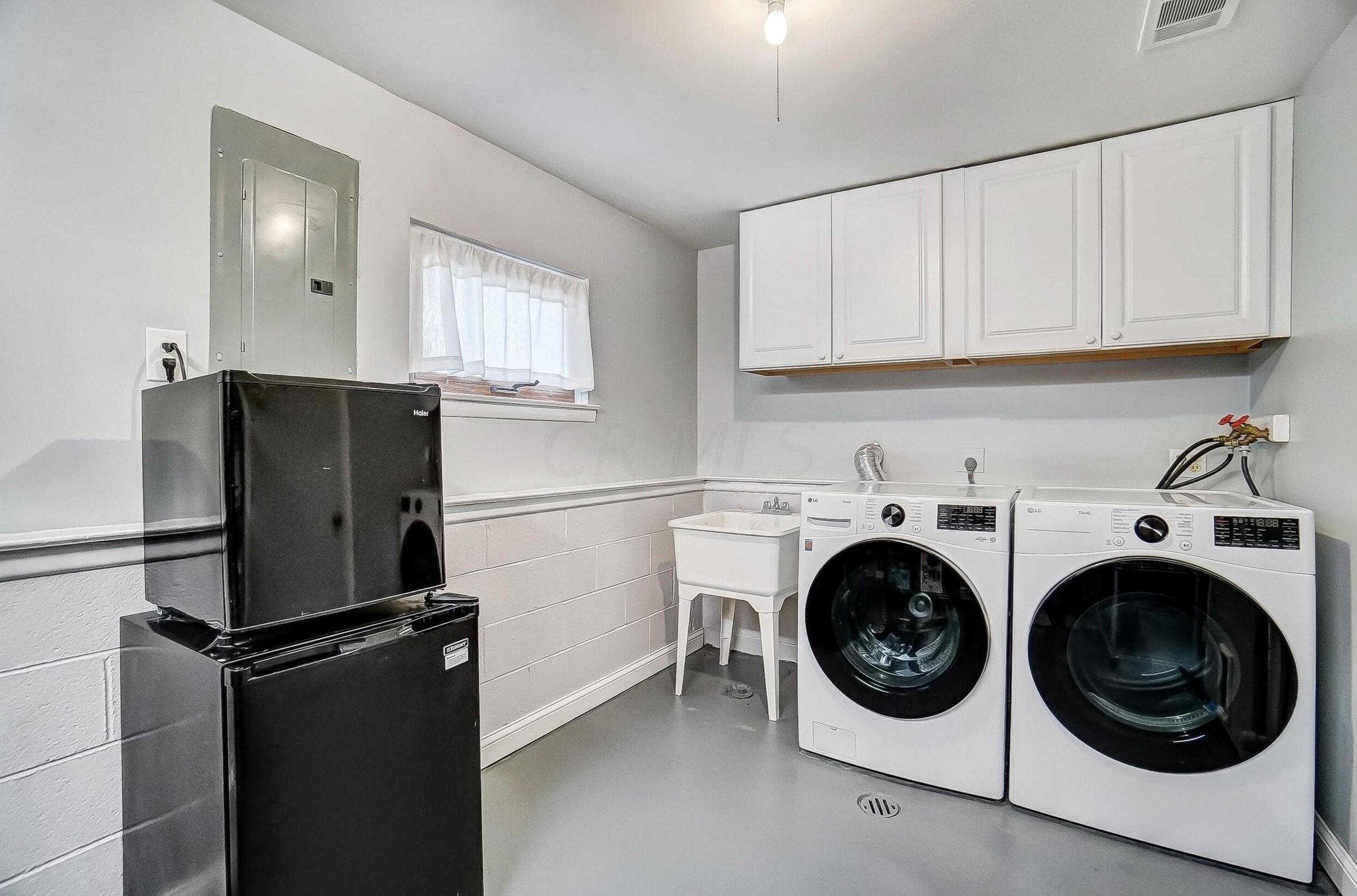 722 Harley Dr, Columbus OH 43202-1807 exterior