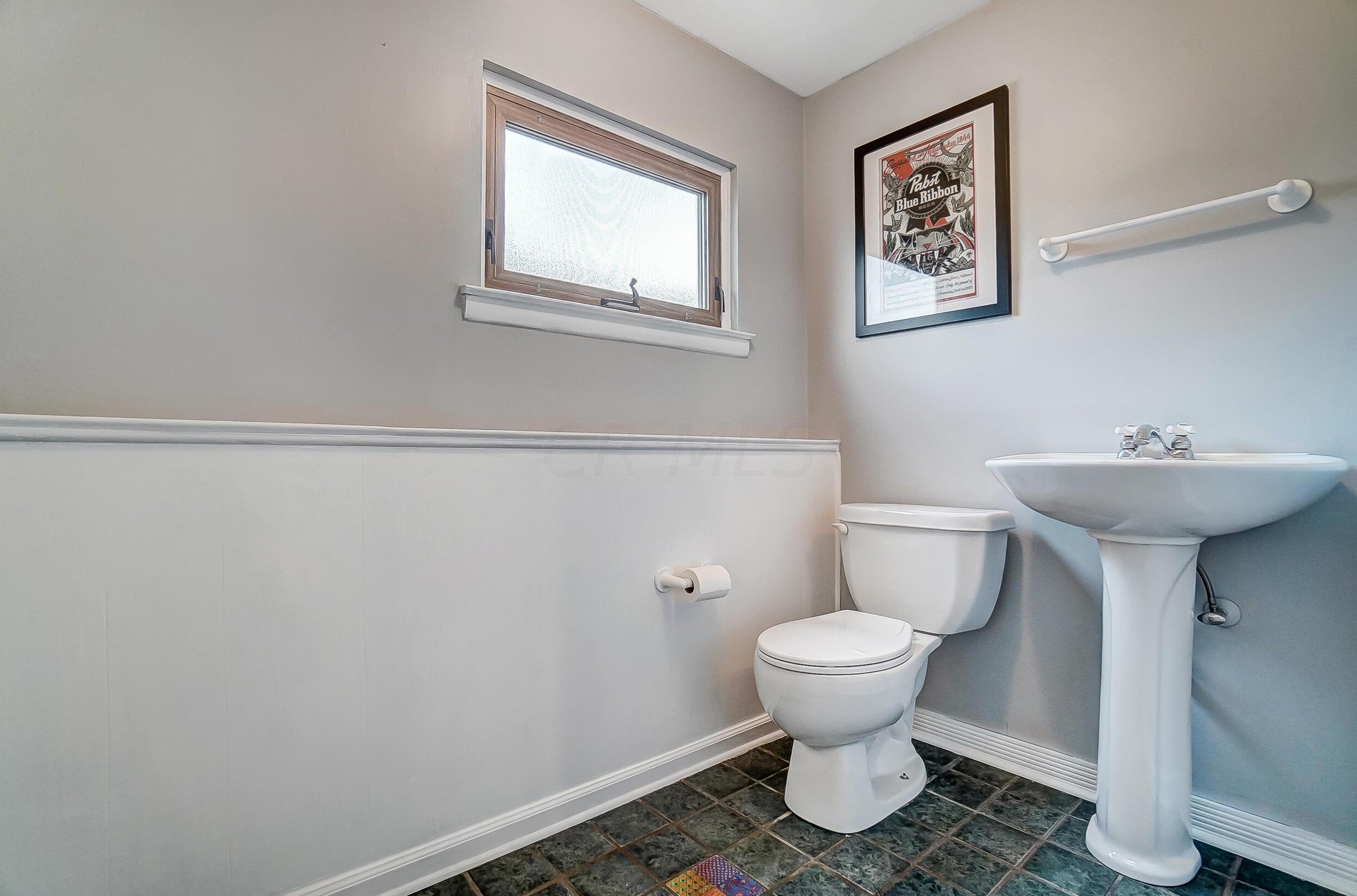 722 Harley Dr, Columbus OH 43202-1807 exterior