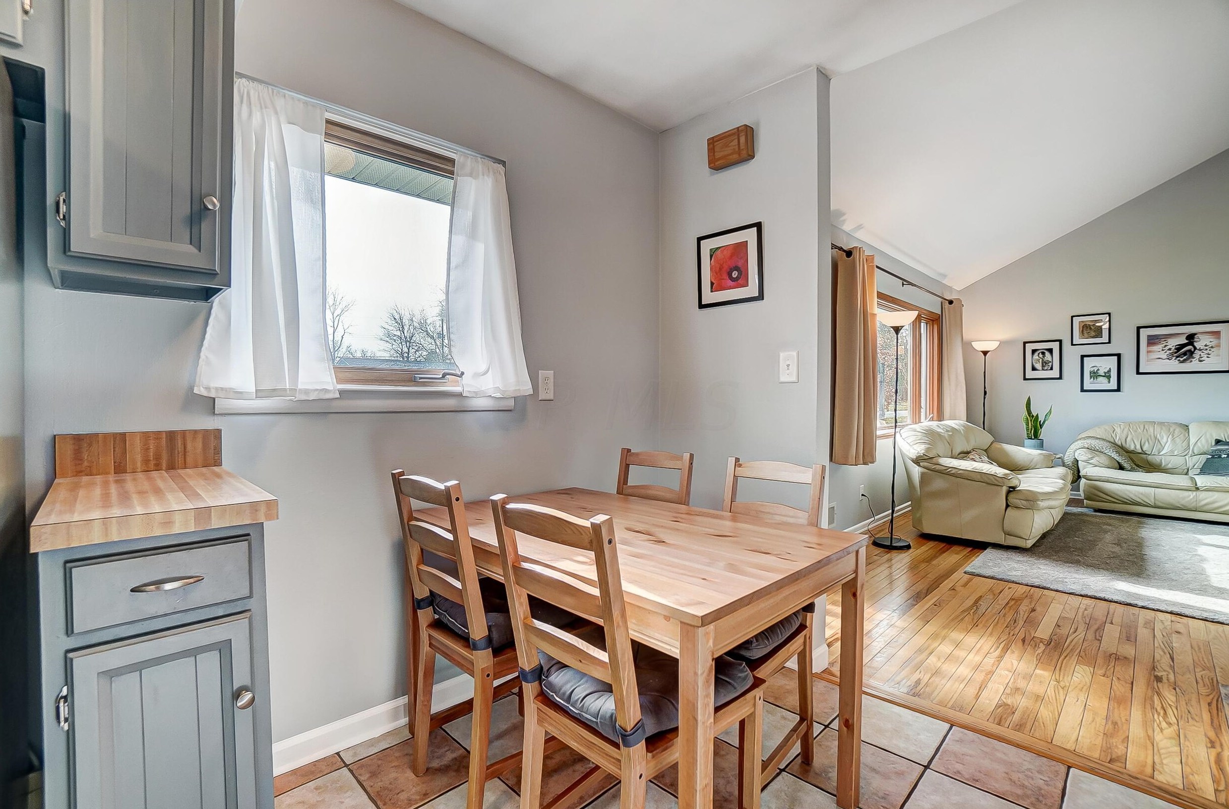 722 Harley Dr, Columbus OH 43202-1807 exterior