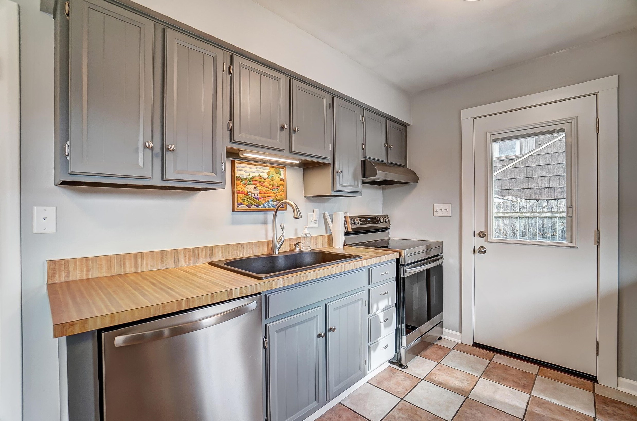 722 Harley Dr, Columbus OH 43202-1807 exterior