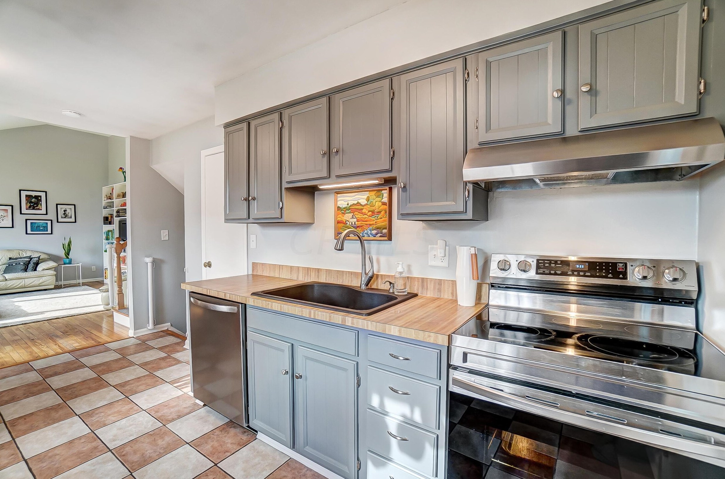 722 Harley Dr, Columbus OH 43202-1807 exterior