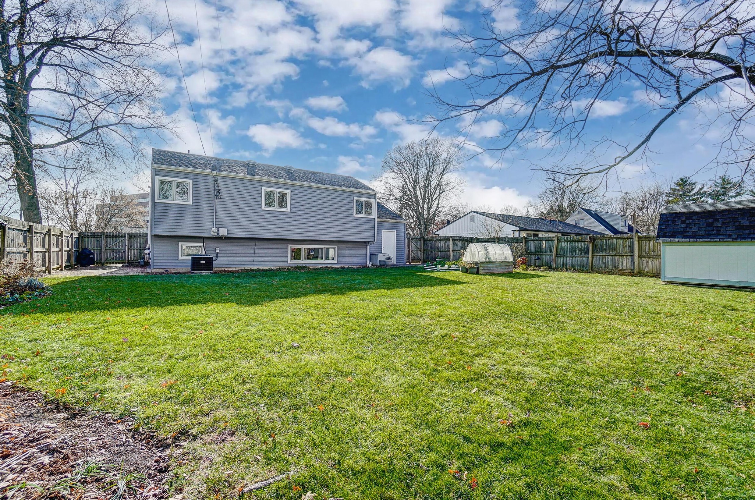 722 Harley Dr, Columbus OH 43202-1807 exterior