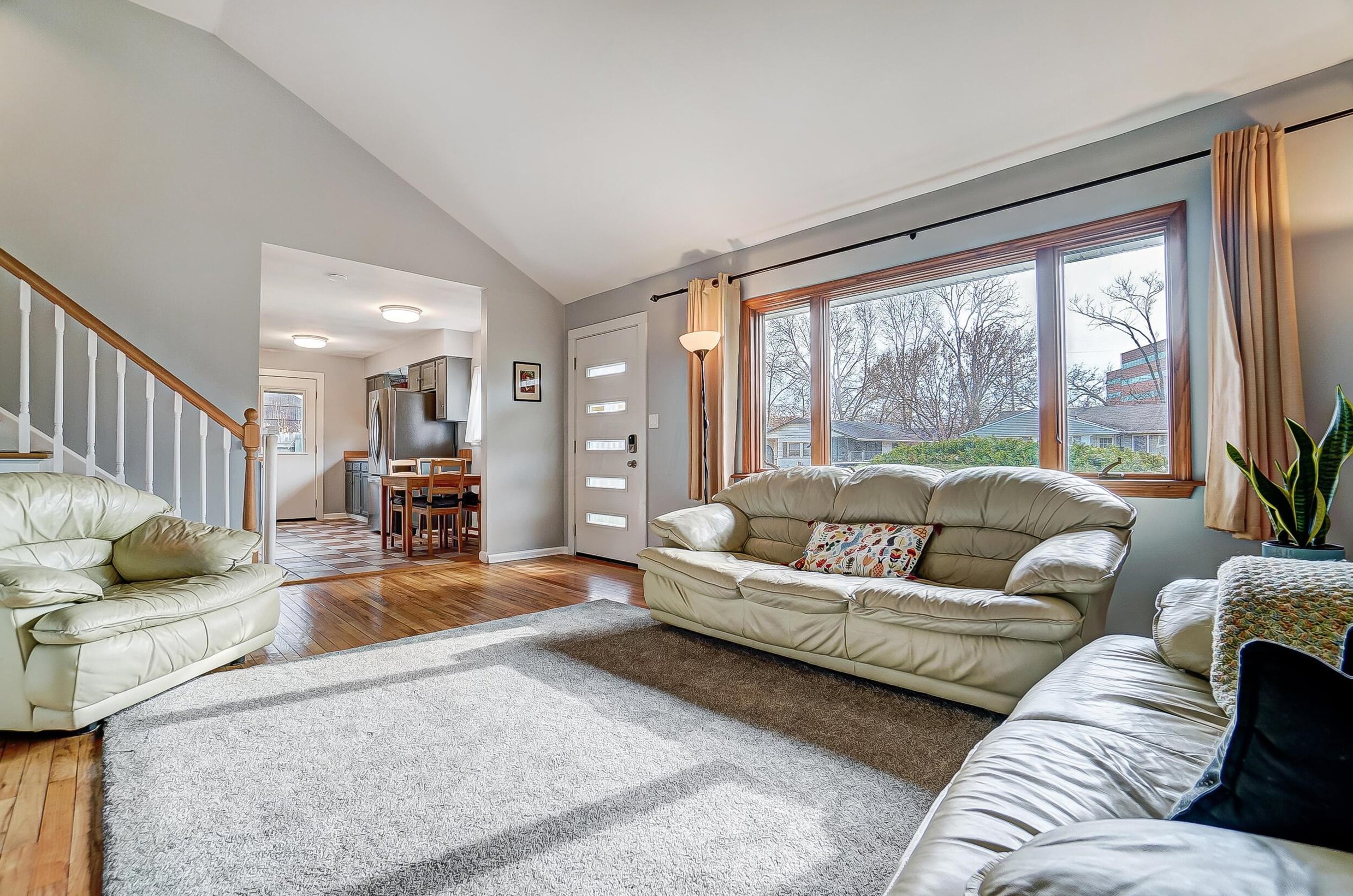 722 Harley Dr, Columbus OH 43202-1807 exterior