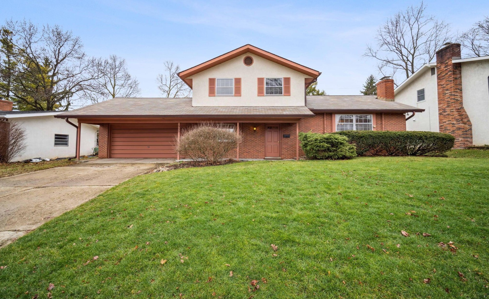 995 Kennington Ave, Columbus, OH 43220-4018