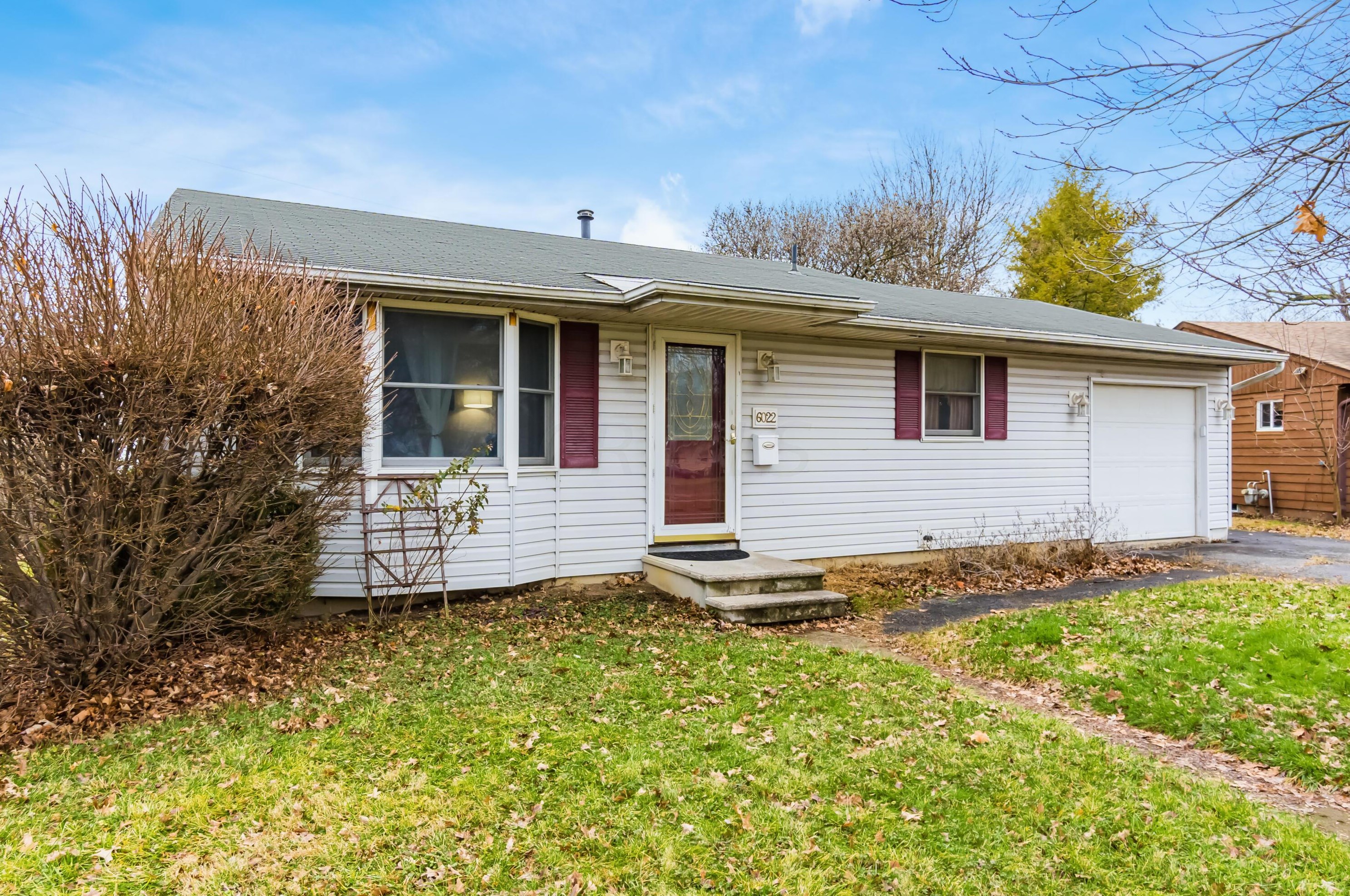 6022 Chesterton Sq, Columbus, OH 43229-2623
