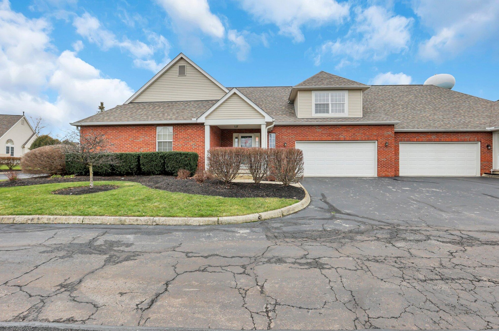 7381 Birdie Ln, Cnl Wnchstr, OH 43110