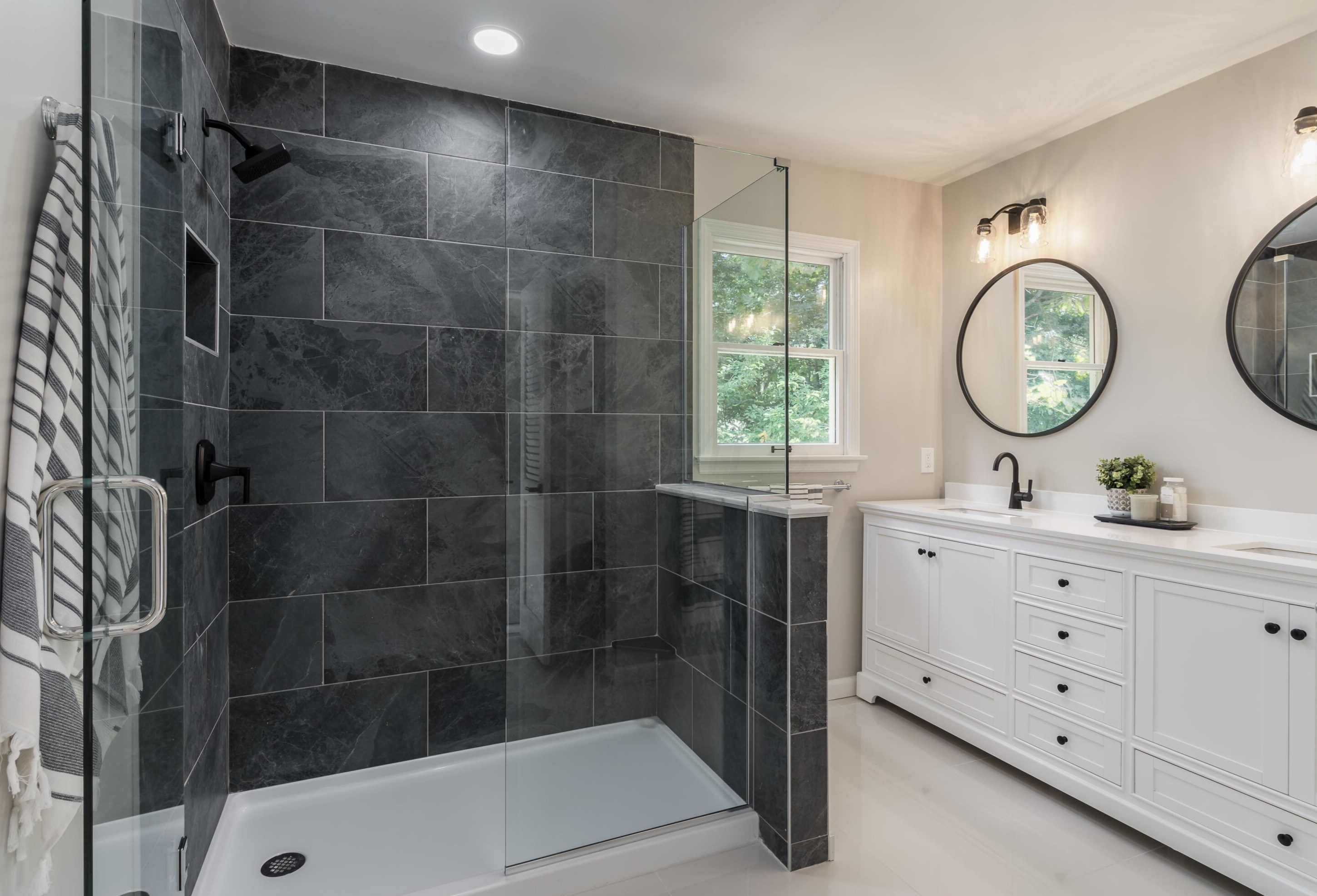 1377 Oakbourne Dr, Columbus OH  43235-1172 exterior