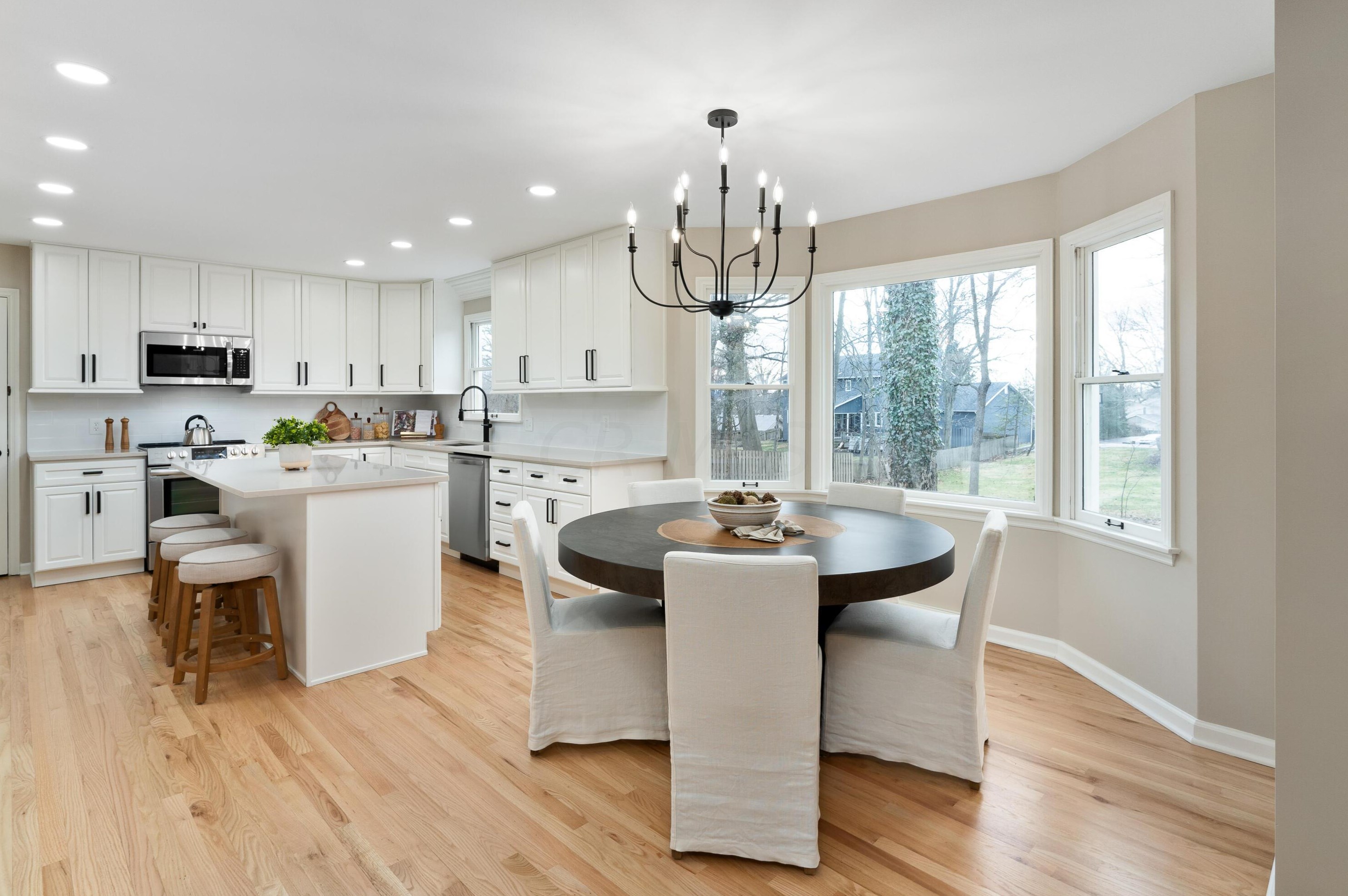 1377 Oakbourne Dr, Columbus OH  43235-1172 exterior