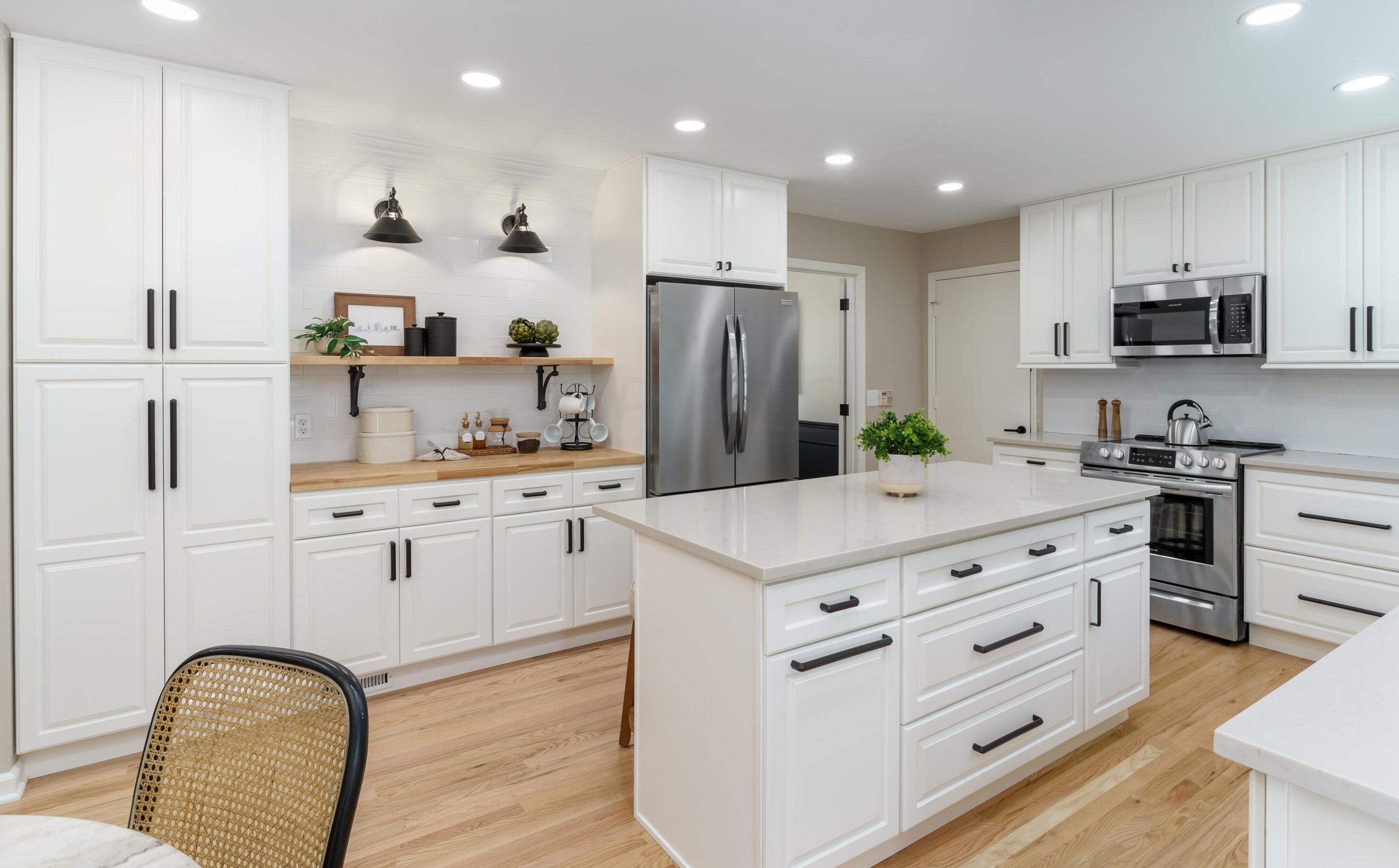 1377 Oakbourne Dr, Columbus OH  43235-1172 exterior