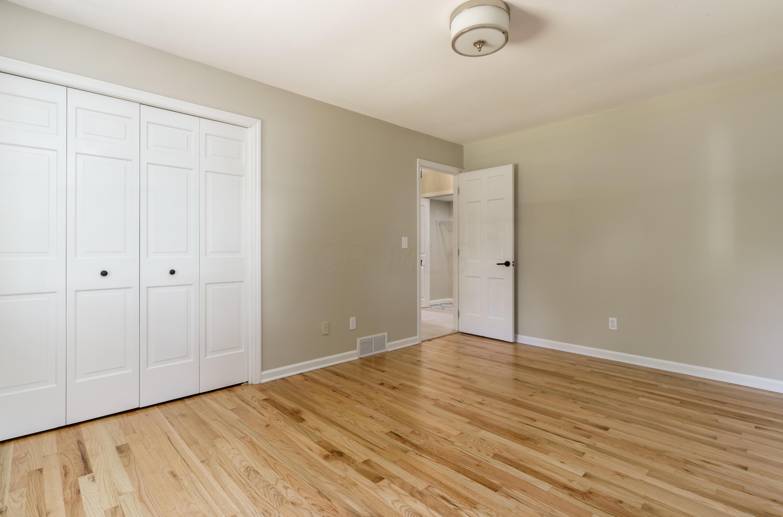 1377 Oakbourne Dr, Columbus OH  43235-1172 exterior