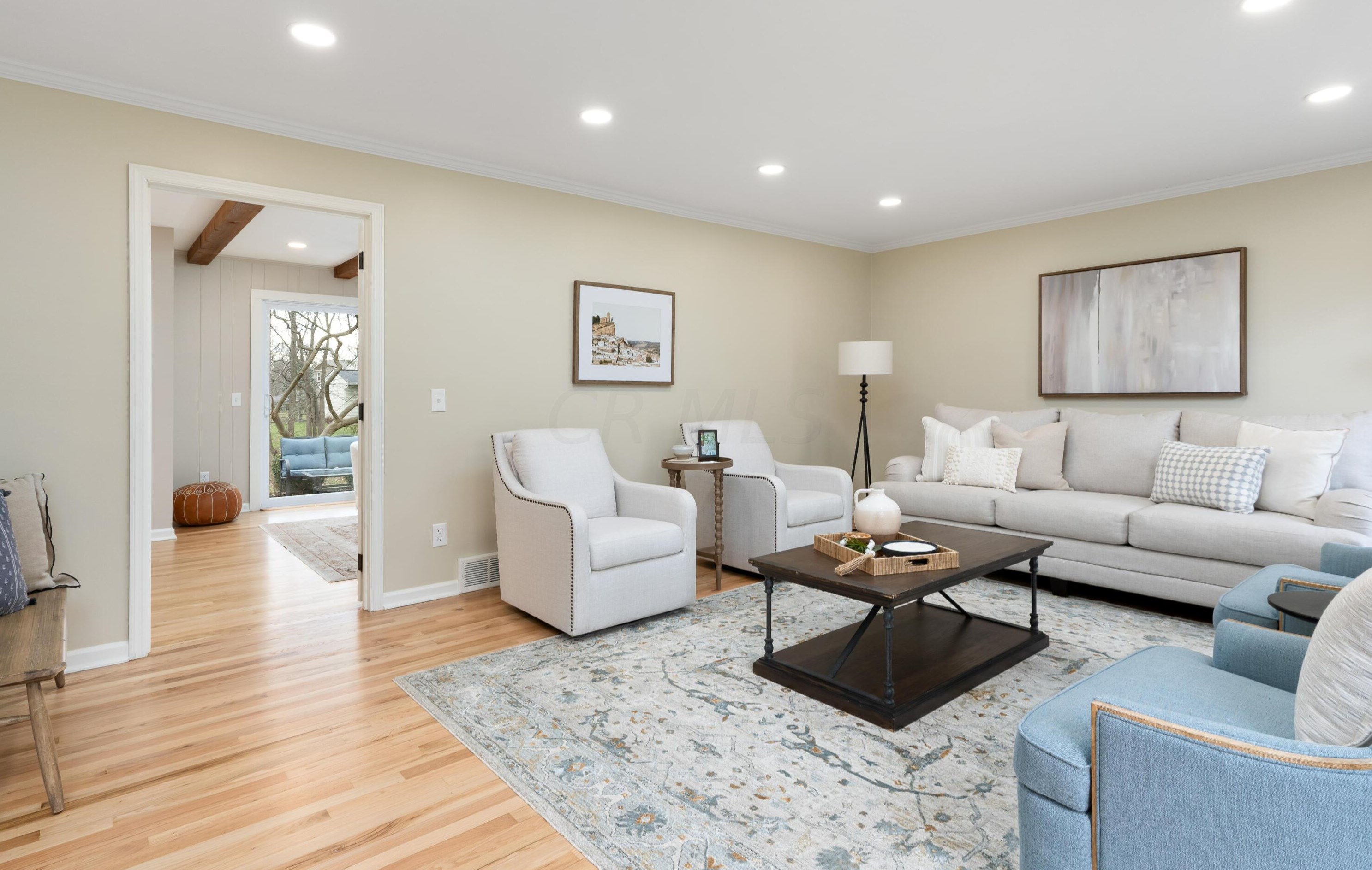 1377 Oakbourne Dr, Columbus OH  43235-1172 exterior