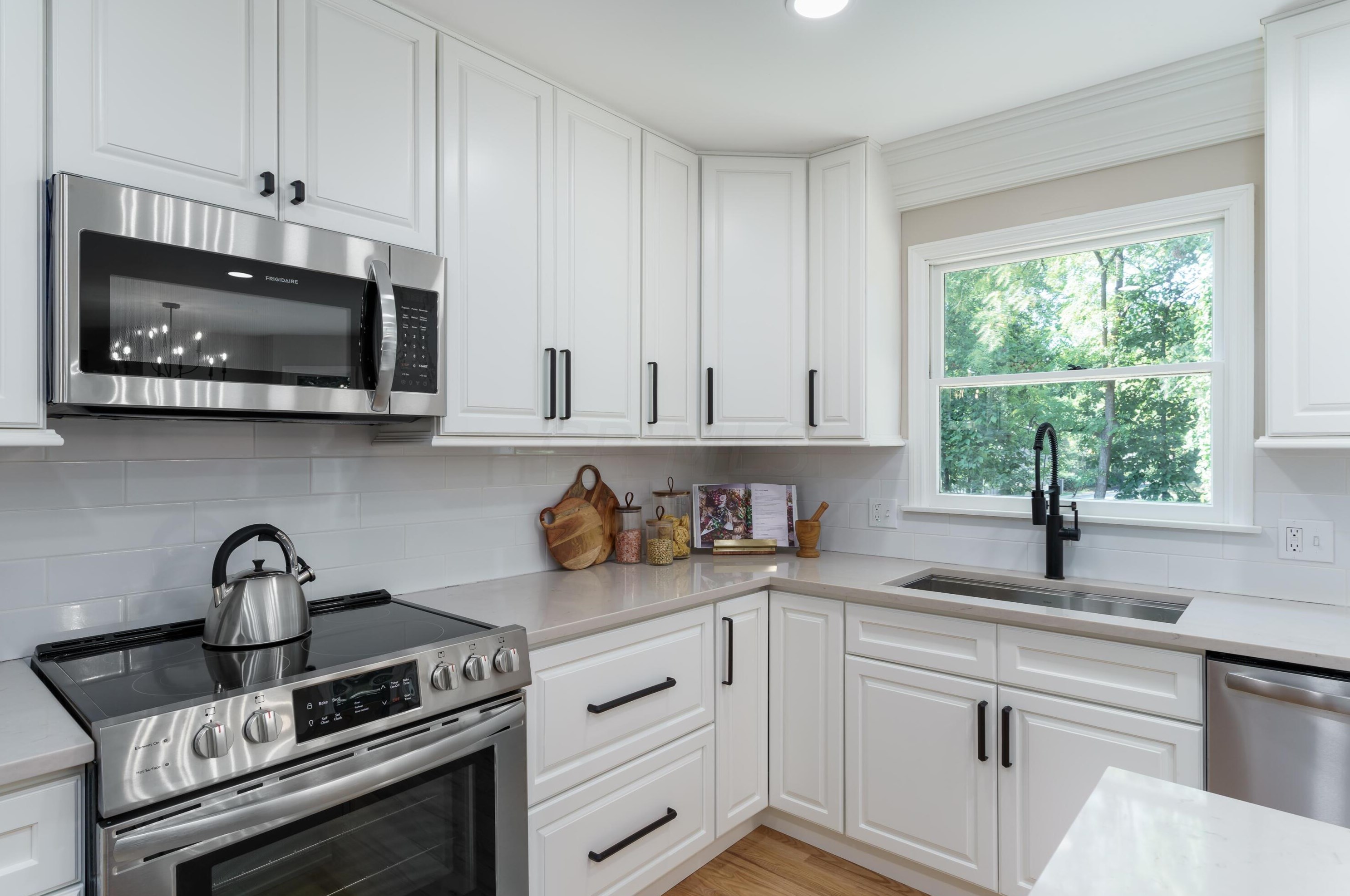 1377 Oakbourne Dr, Columbus OH  43235-1172 exterior