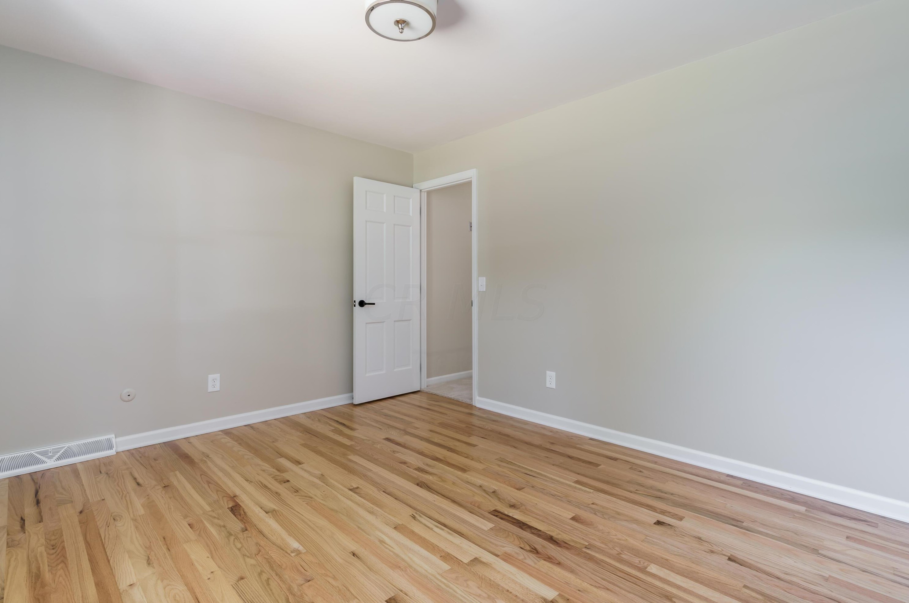 1377 Oakbourne Dr, Columbus OH  43235-1172 exterior