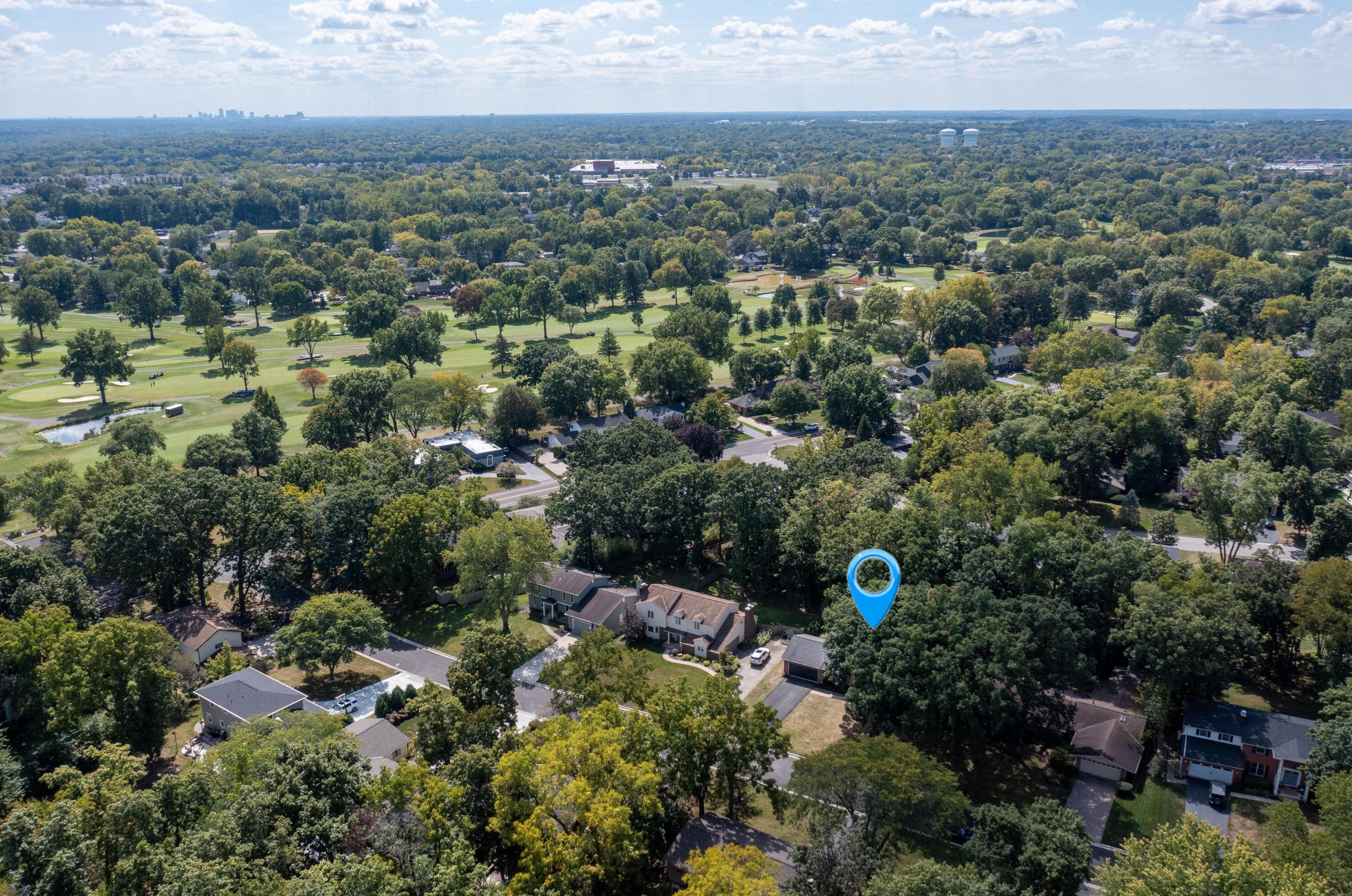 1377 Oakbourne Dr, Columbus OH  43235-1172 exterior