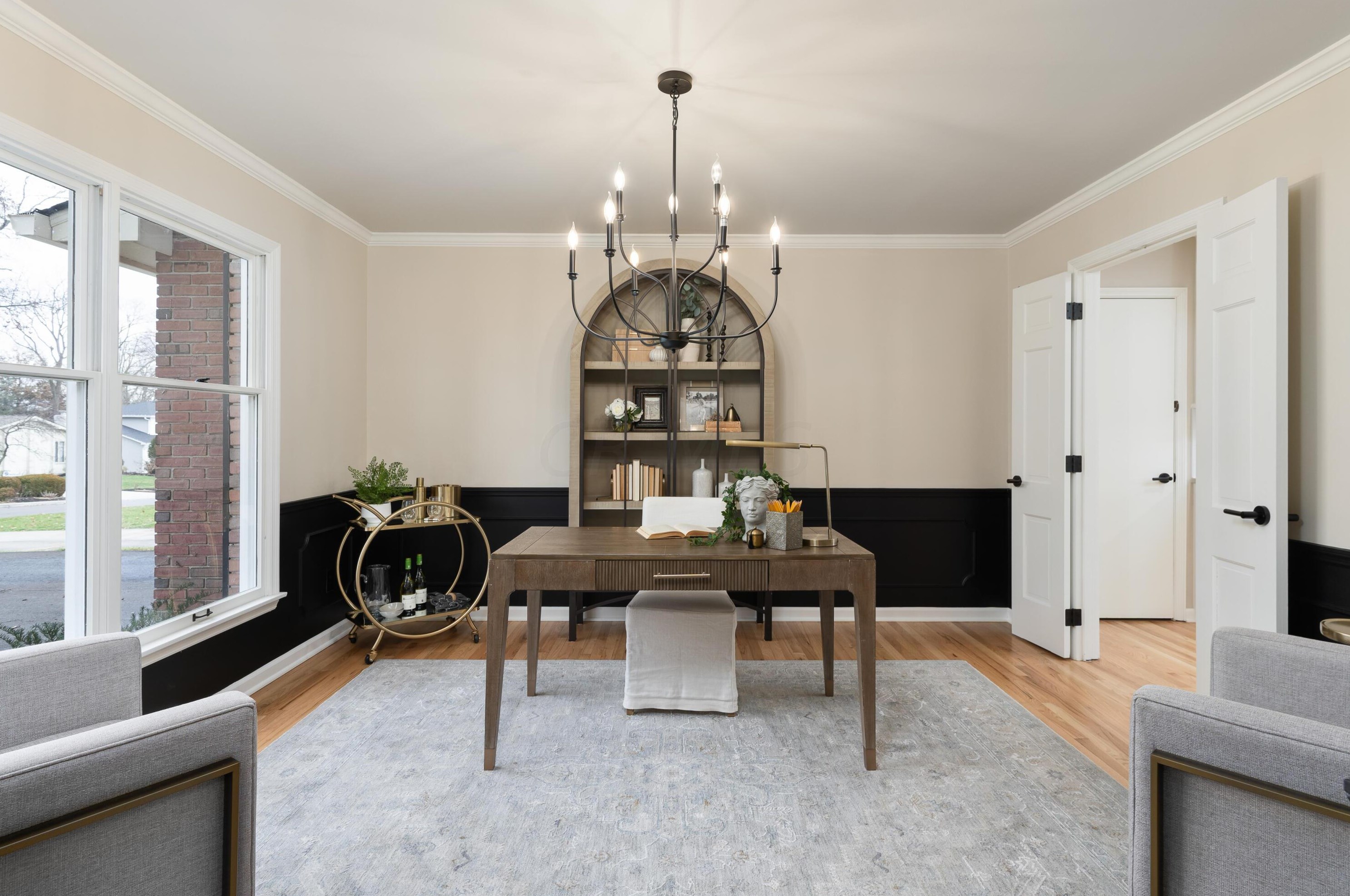 1377 Oakbourne Dr, Columbus OH  43235-1172 exterior