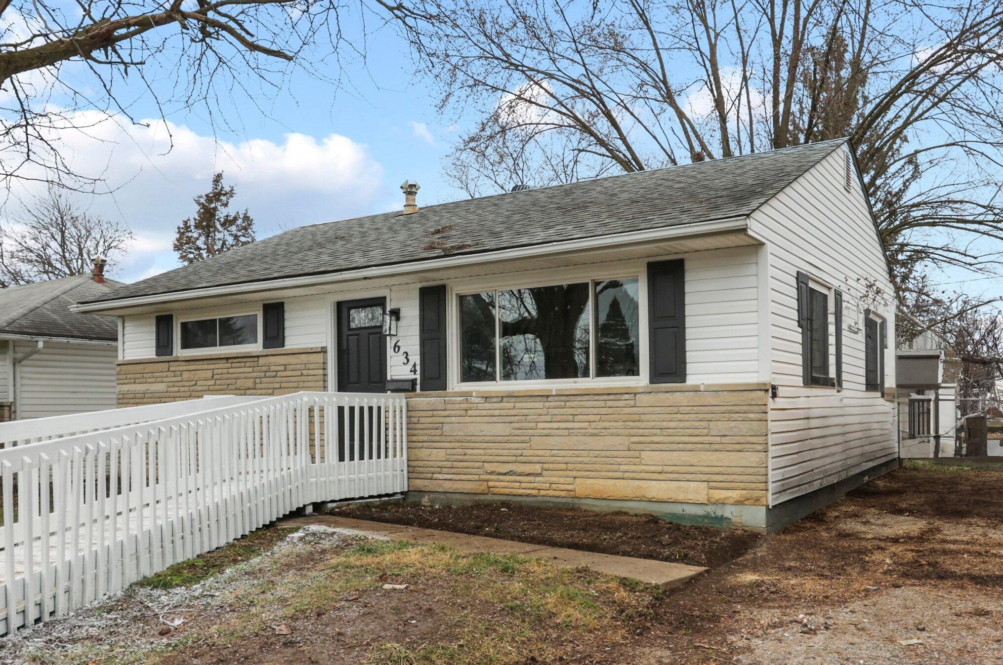 634 Stockbridge Rd, Columbus, OH 43207-3965