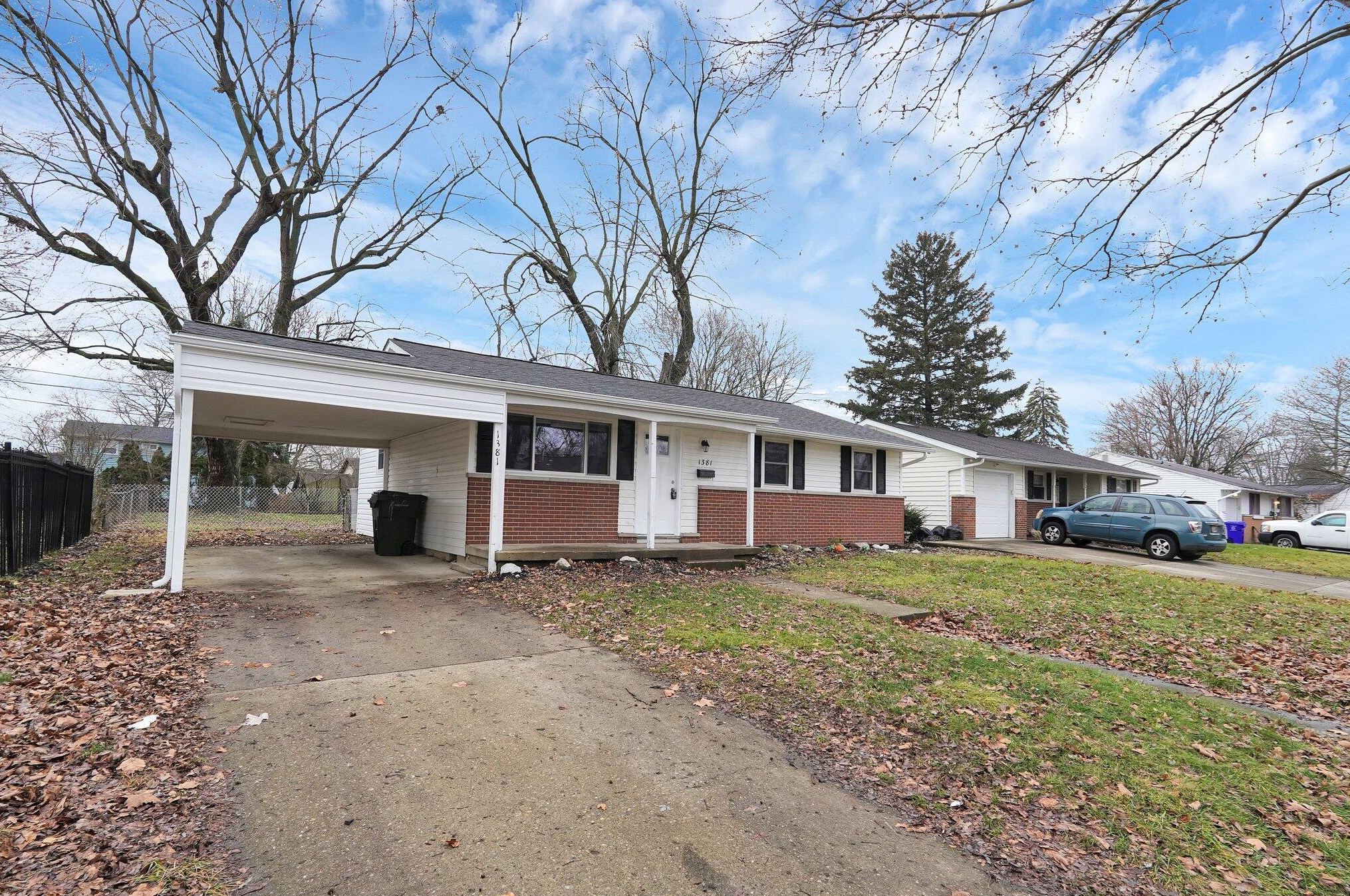 1381 Chesterton Sq, Columbus, OH 43229-2621