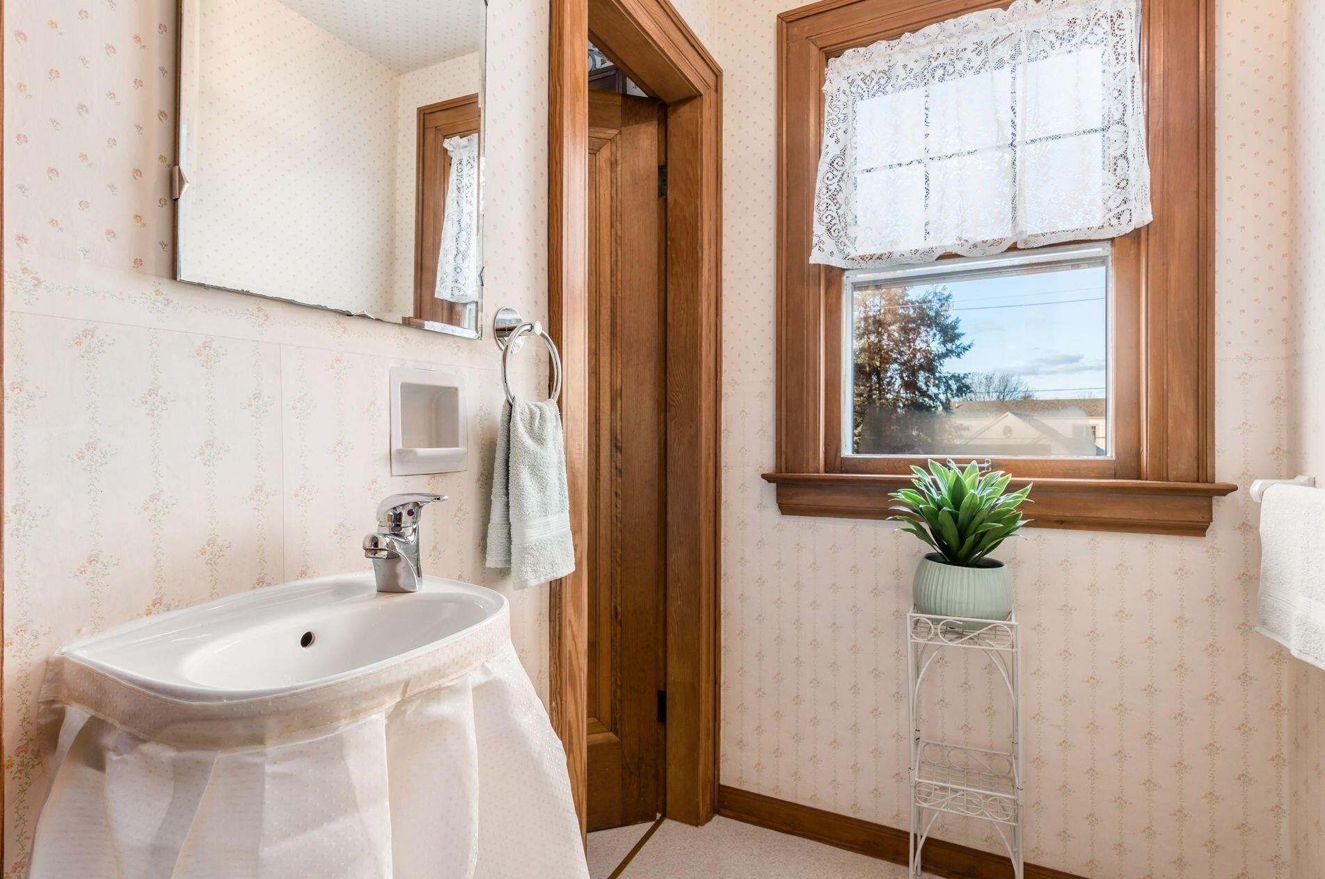 46 Weisheimer Rd, Columbus OH 43214-2146 exterior