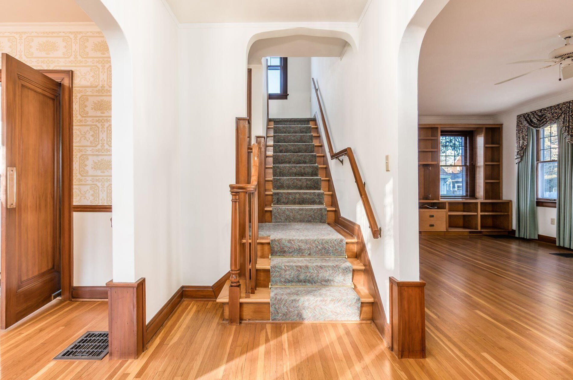 46 Weisheimer Rd, Columbus OH 43214-2146 exterior