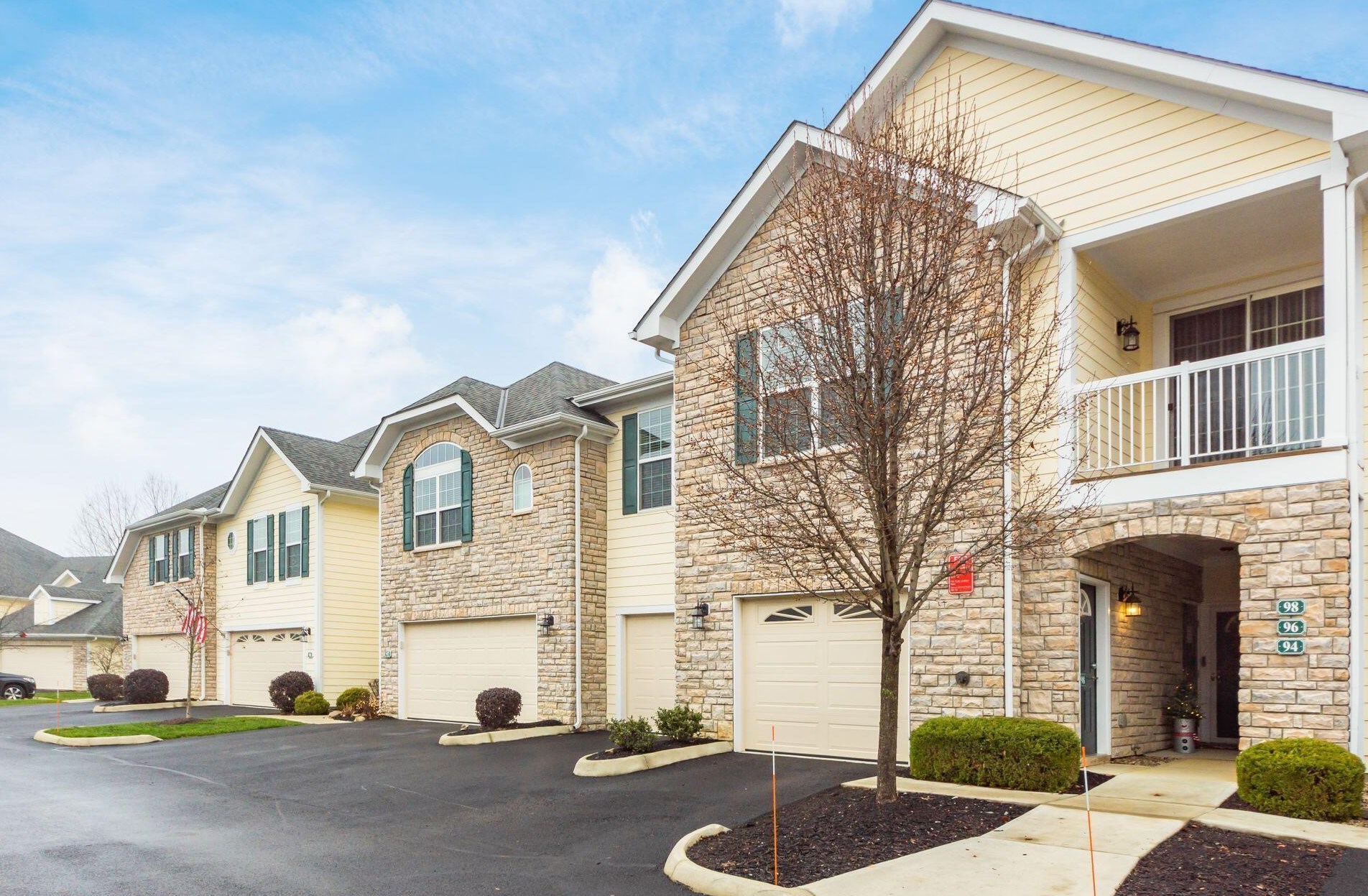 98 Lakes At Cheshire Dr, Delaware, OH 43015-8697