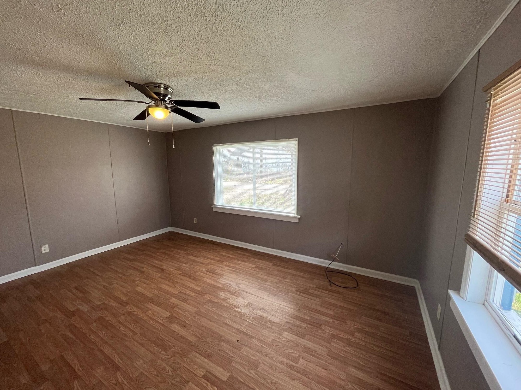 671 Wheatland Ave, Columbus, OH 43204-2908