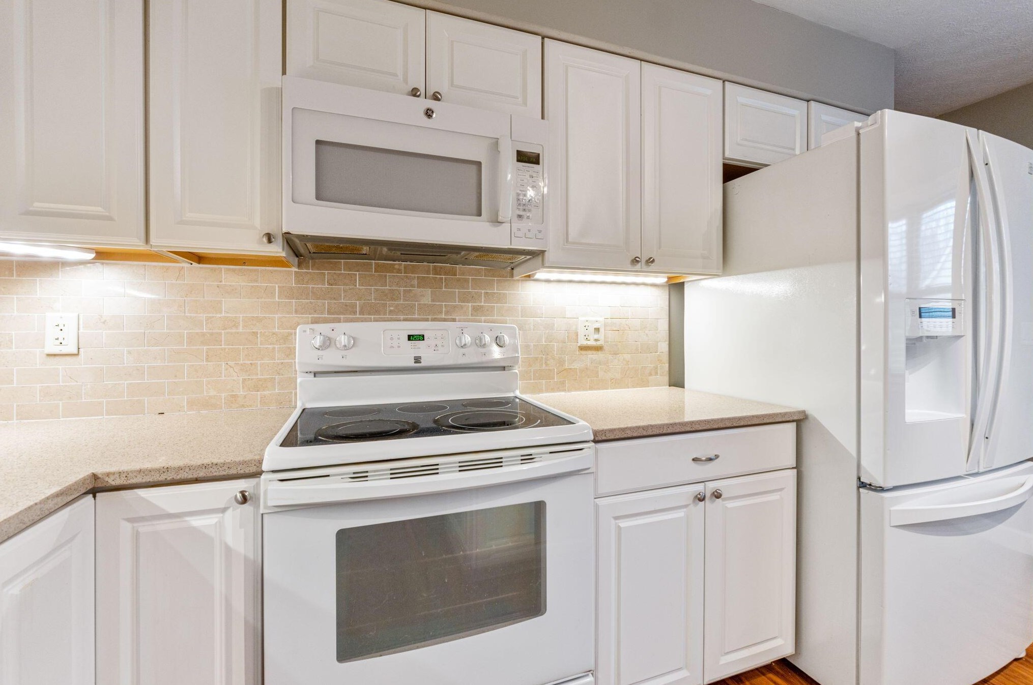 1211 Northport Dr, Columbus OH  43235-4083 exterior