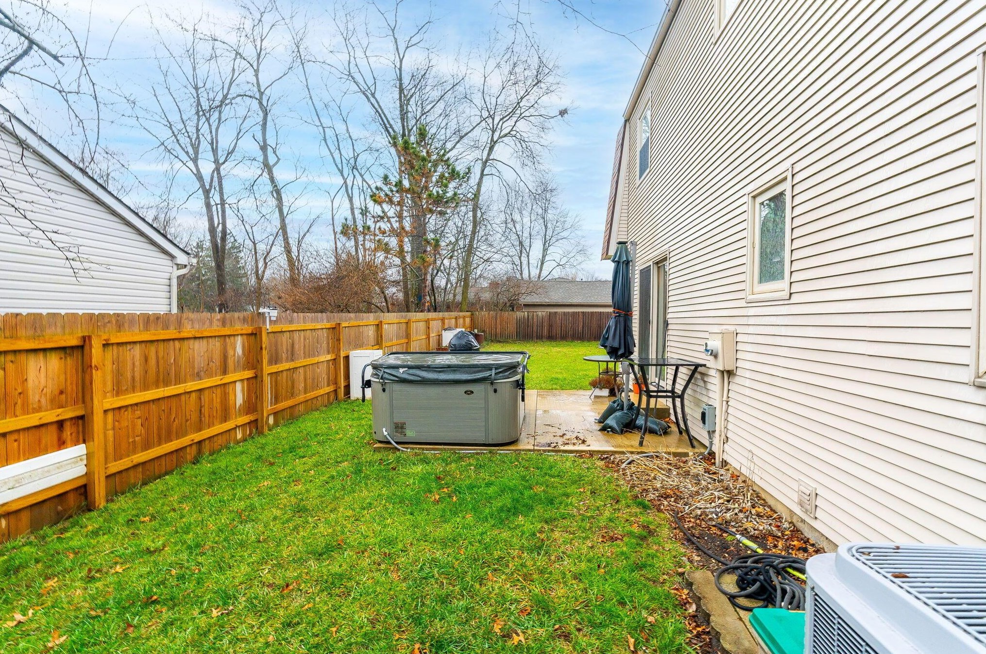 1211 Northport Dr, Columbus OH  43235-4083 exterior