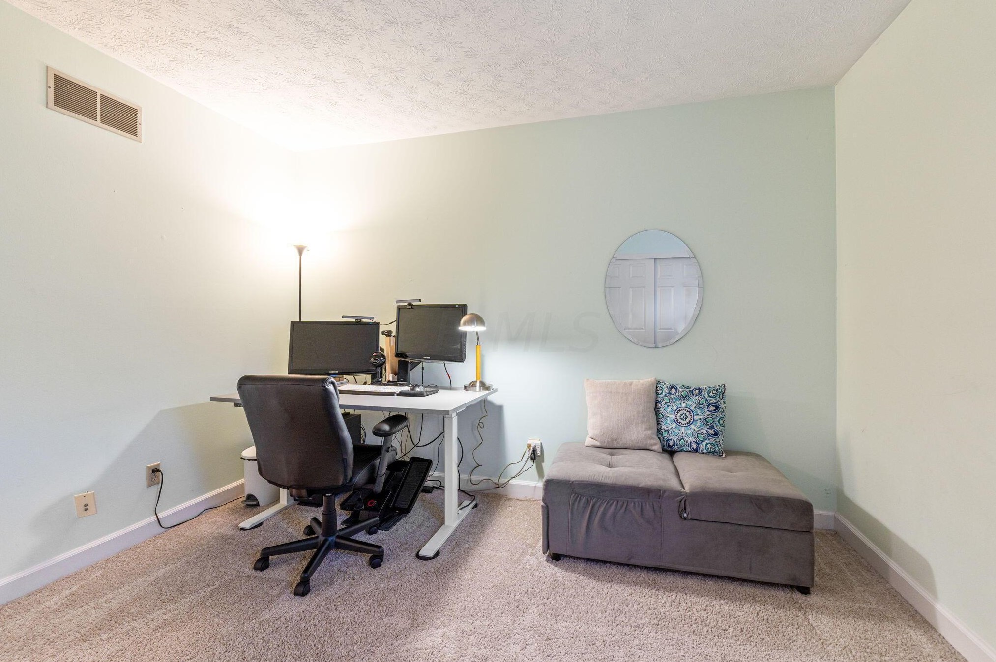 1211 Northport Dr, Columbus OH  43235-4083 exterior