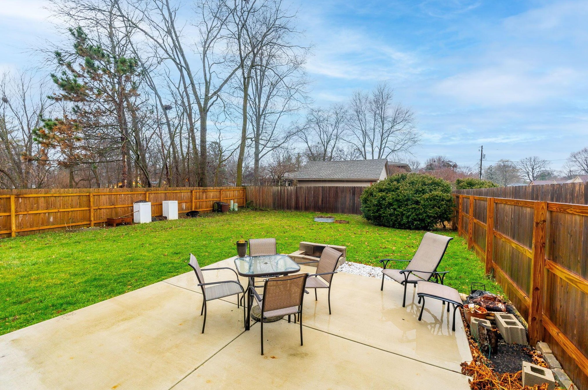 1211 Northport Dr, Columbus OH  43235-4083 exterior