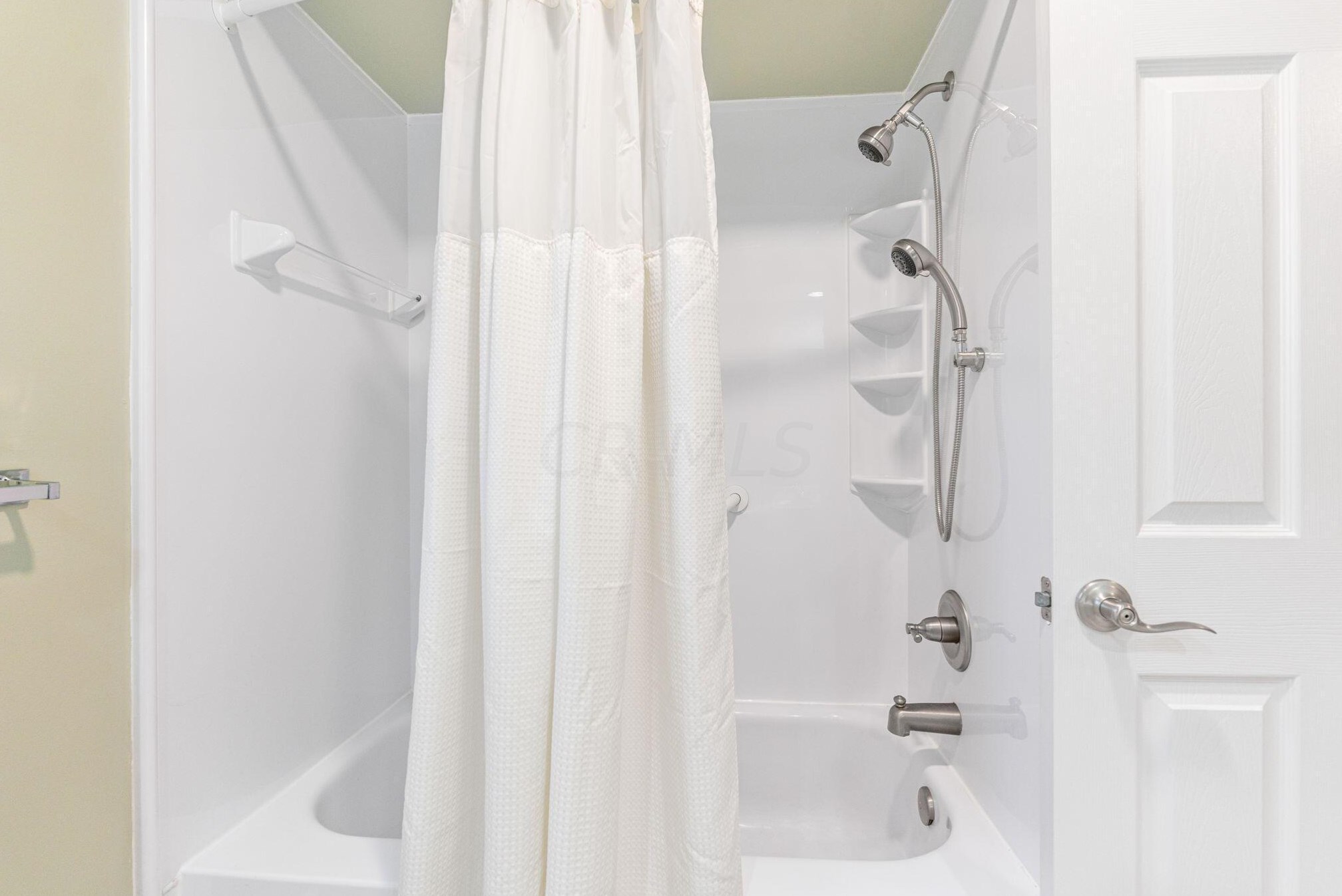 1211 Northport Dr, Columbus OH  43235-4083 exterior