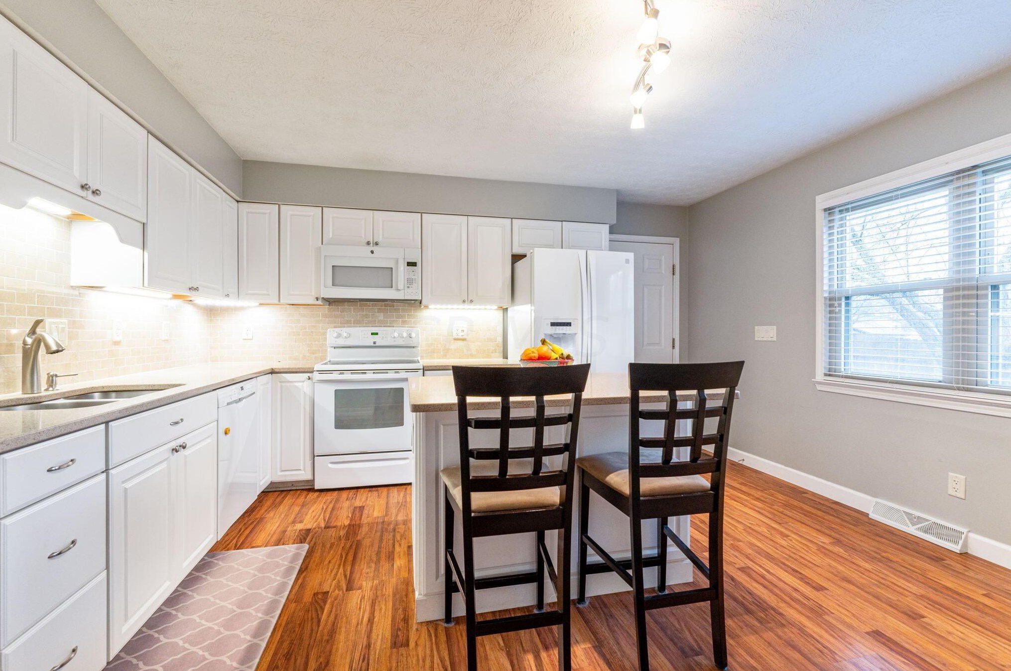 1211 Northport Dr, Columbus OH  43235-4083 exterior