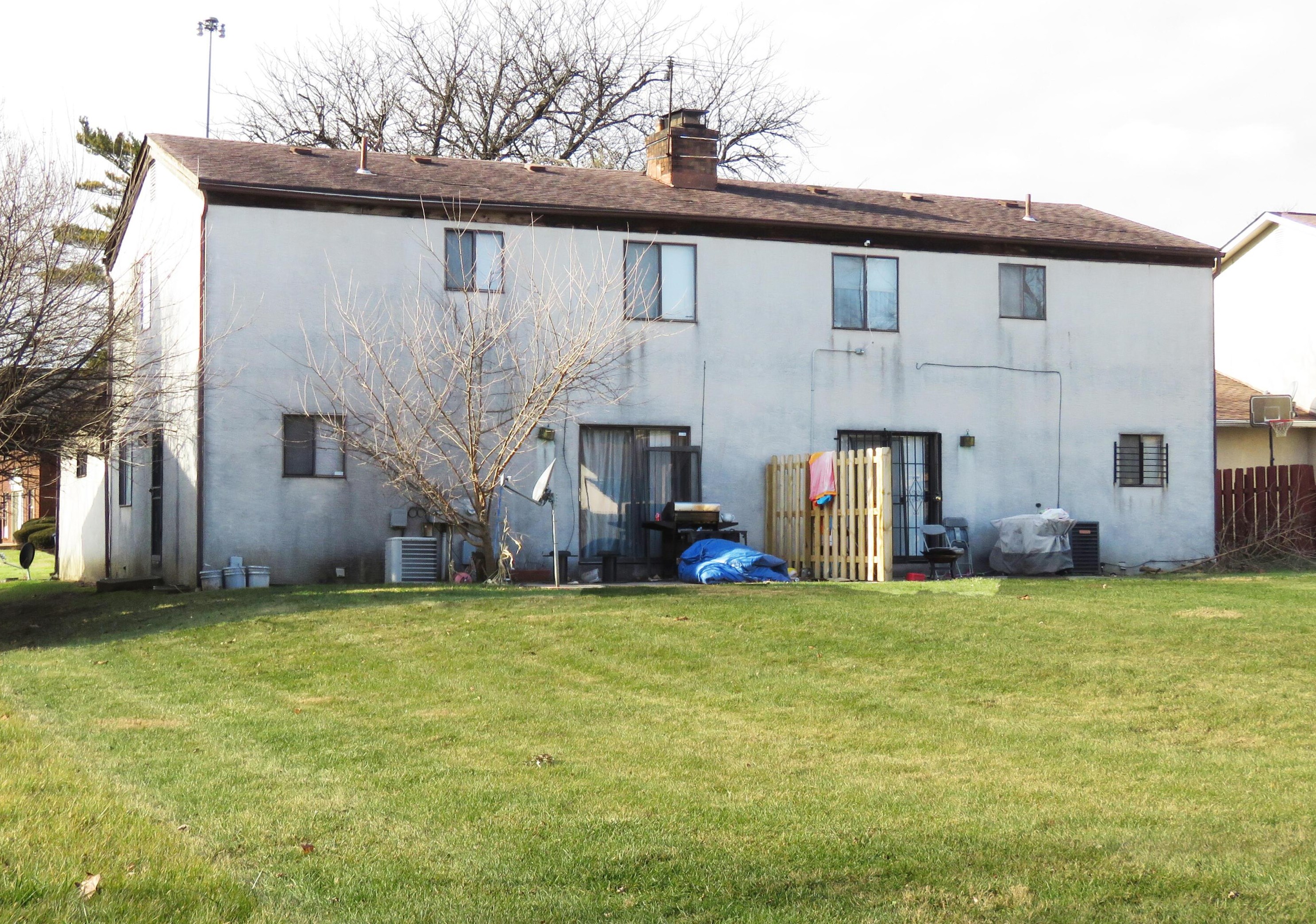 1912 Bairsford Dr, Columbus OH  43232-3012 exterior