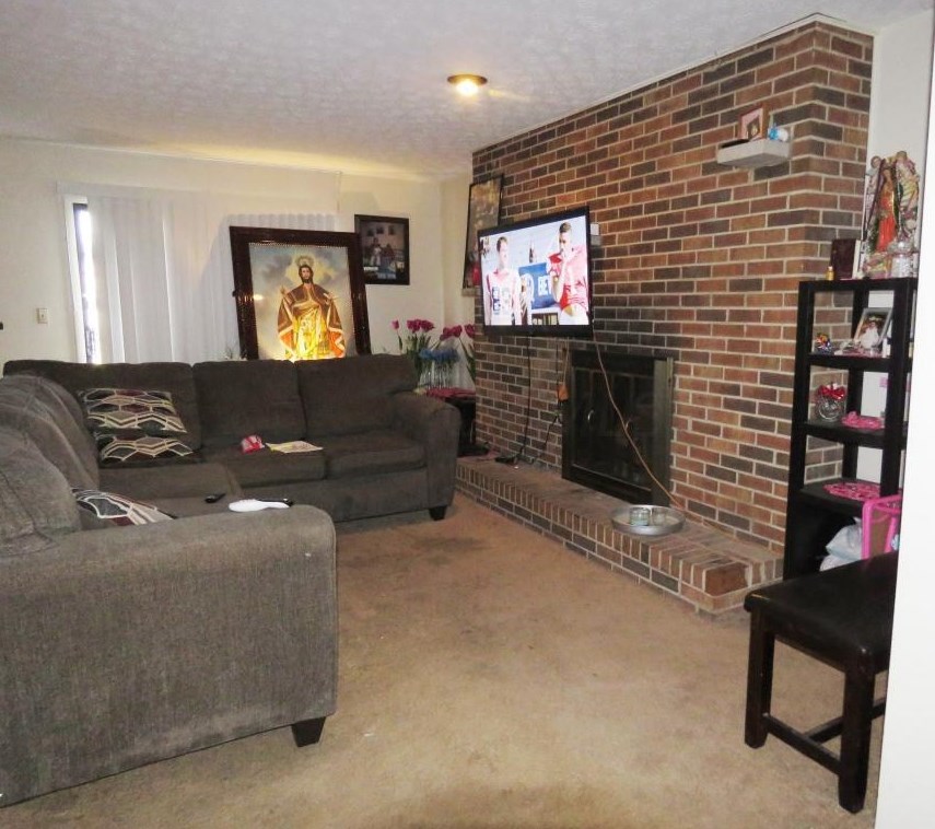 1912 Bairsford Dr, Columbus OH  43232-3012 exterior